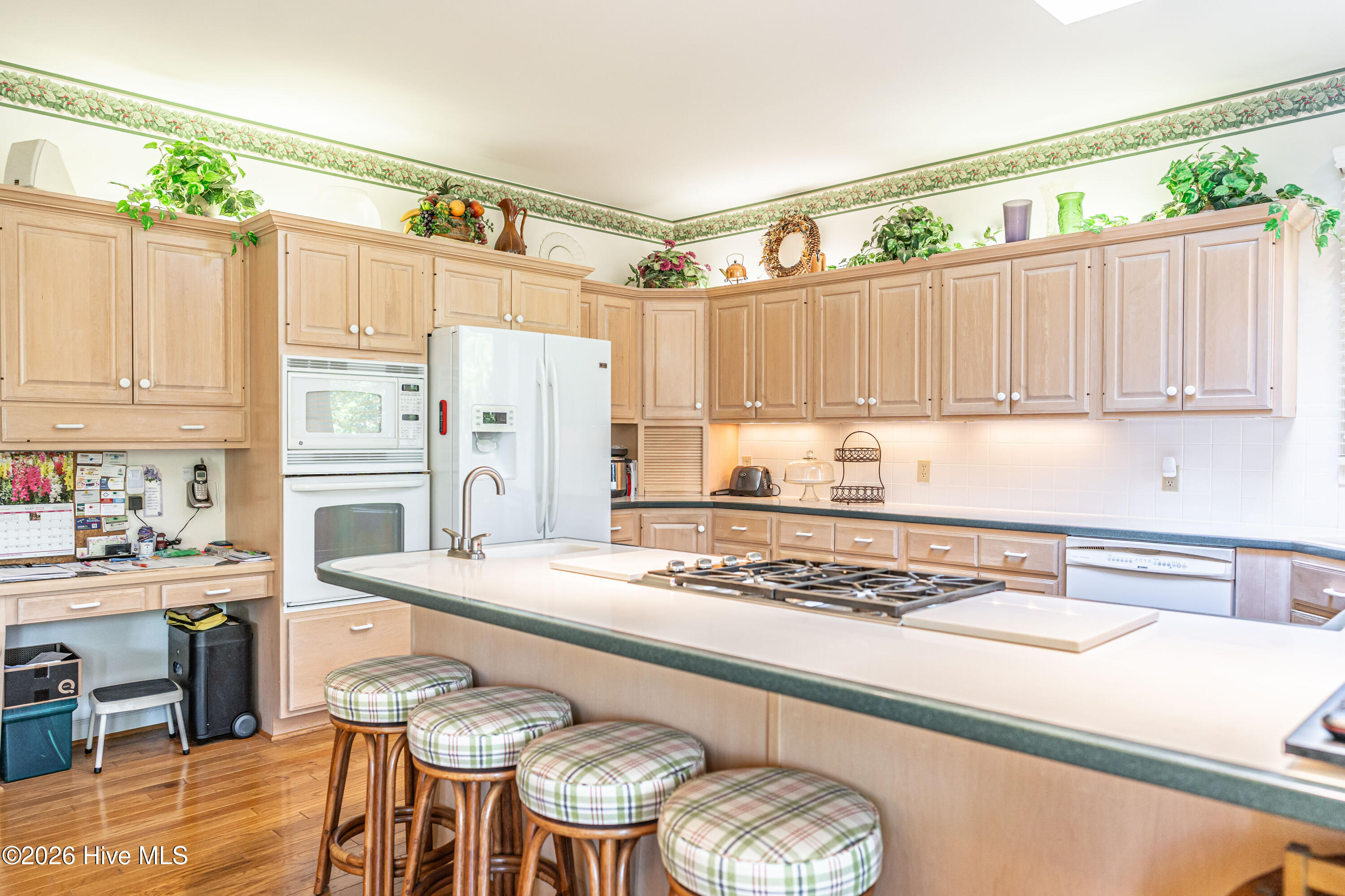 11 Squires Lane Property Photo 14