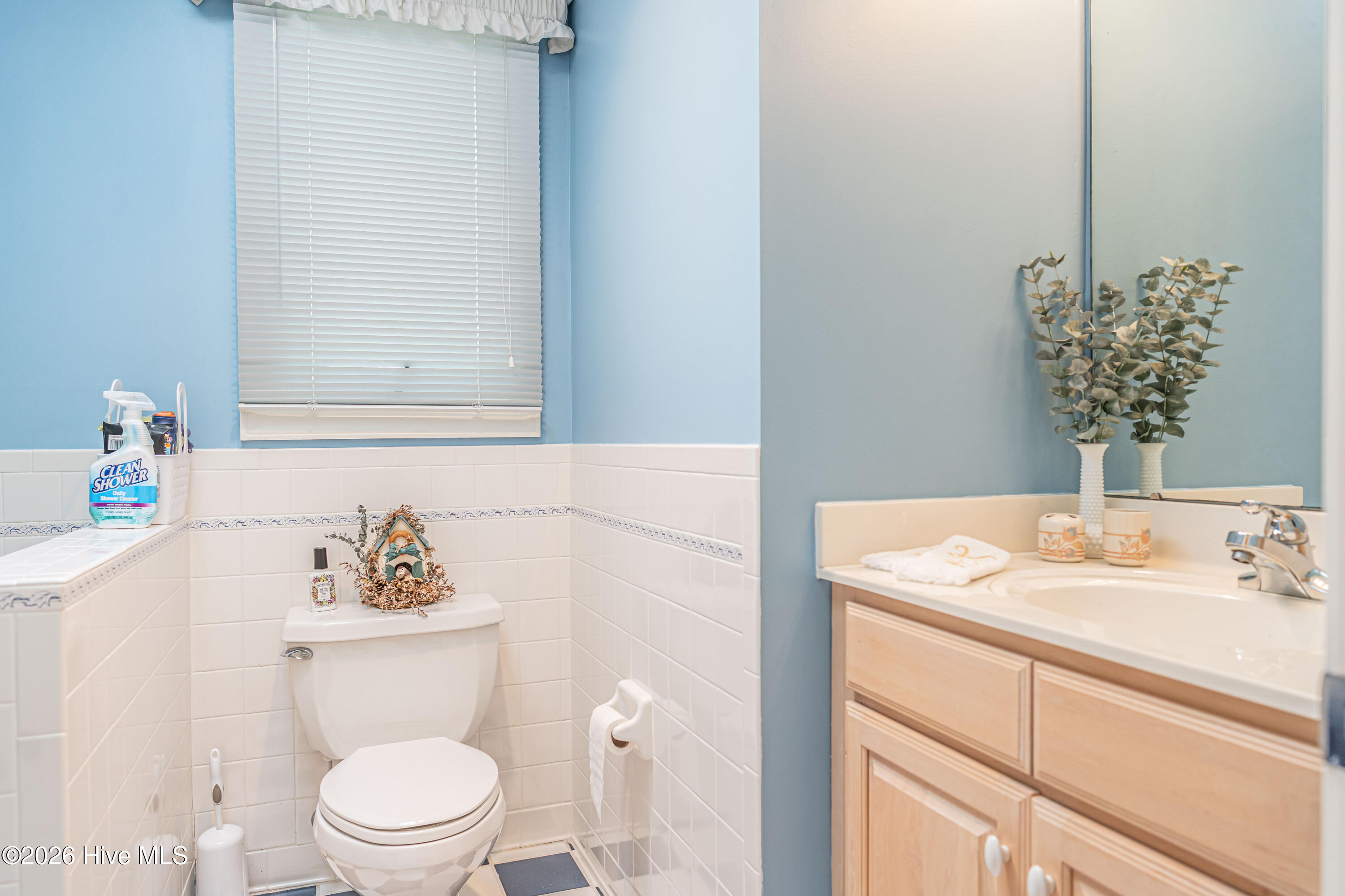 11 Squires Lane Property Photo 35