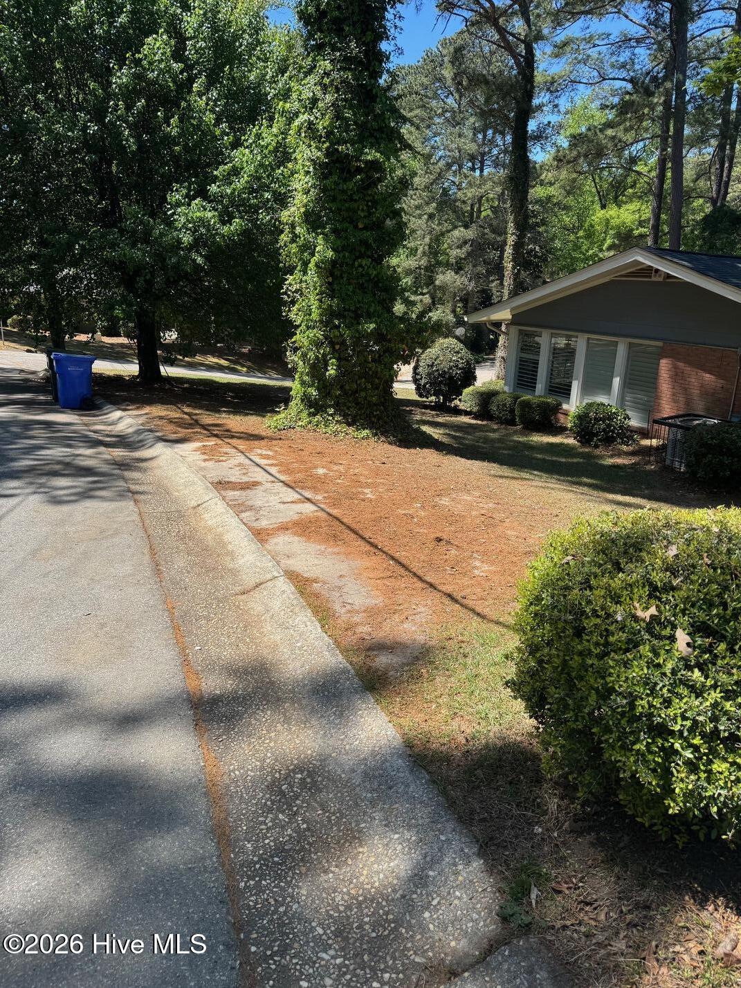 2224 Mirror Lake Drive Property Photo 7