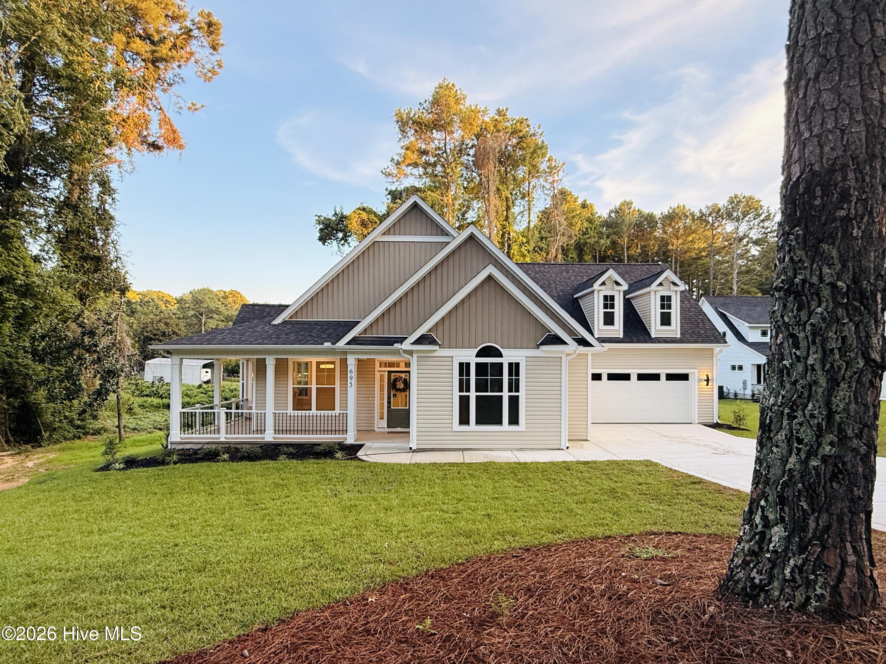 695 Sunset Drive Property Photo 1