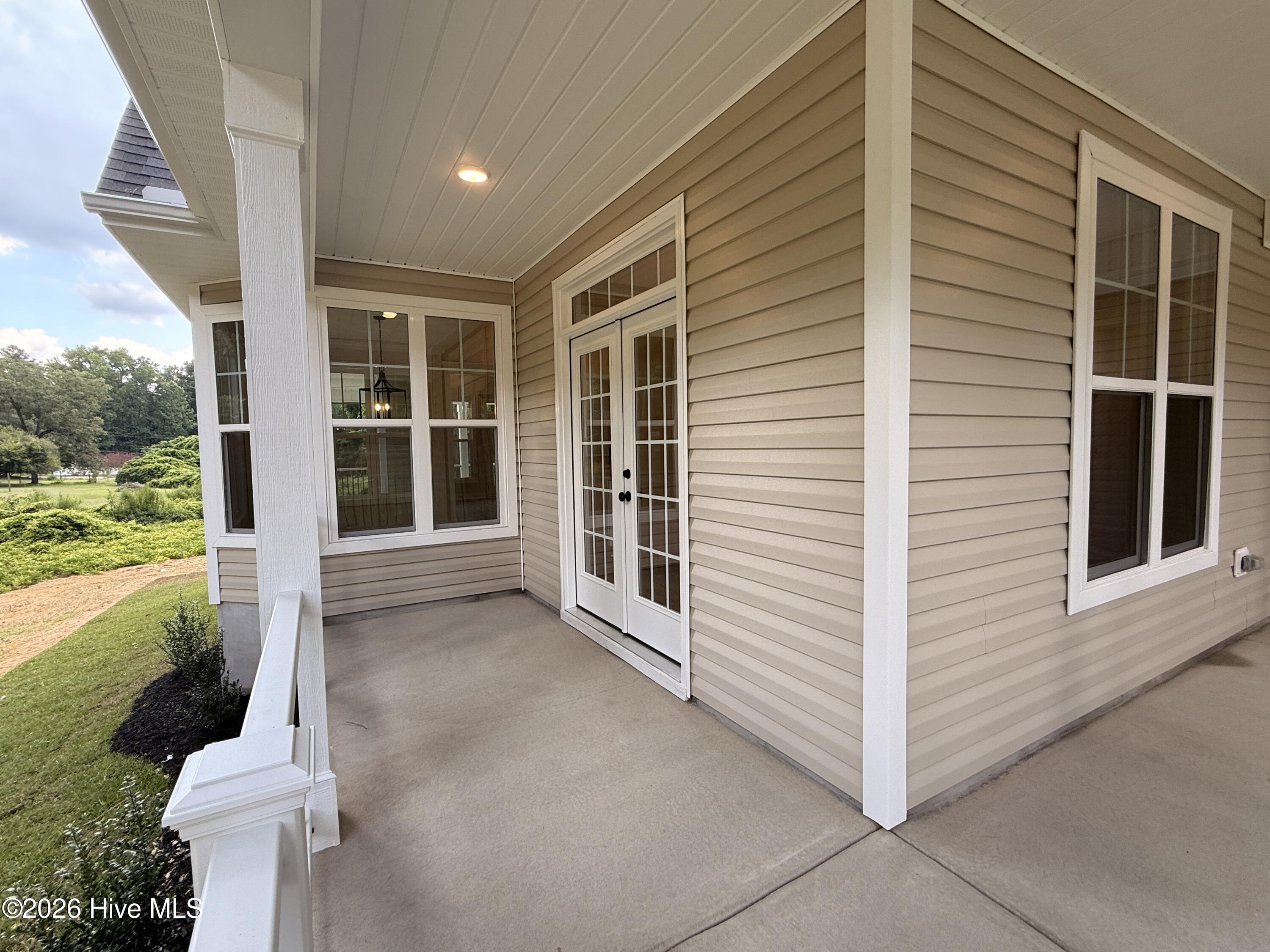 695 Sunset Drive Property Photo 5
