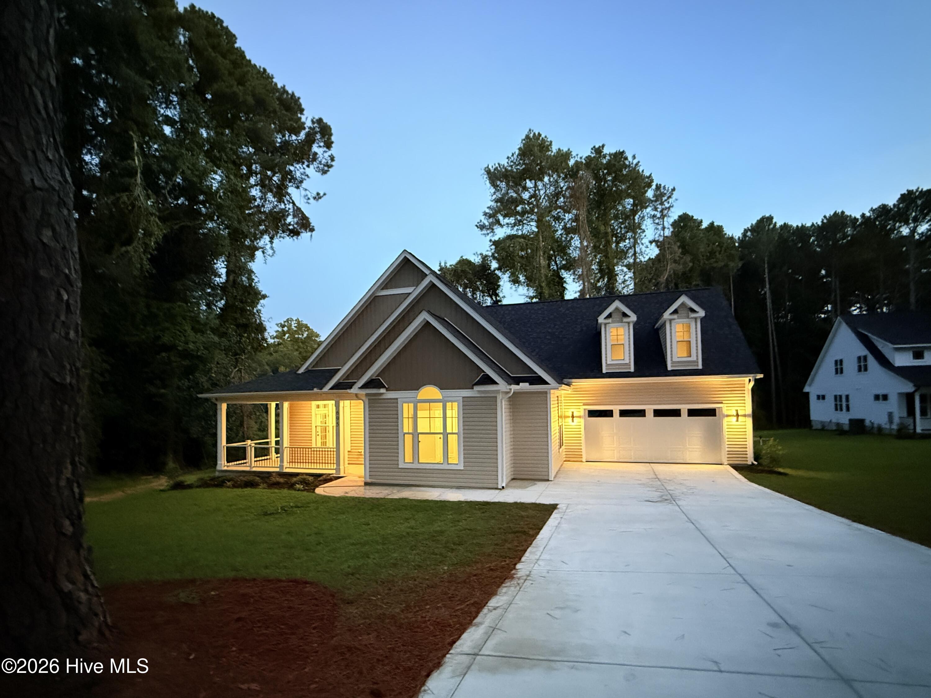695 Sunset Drive Property Photo 5