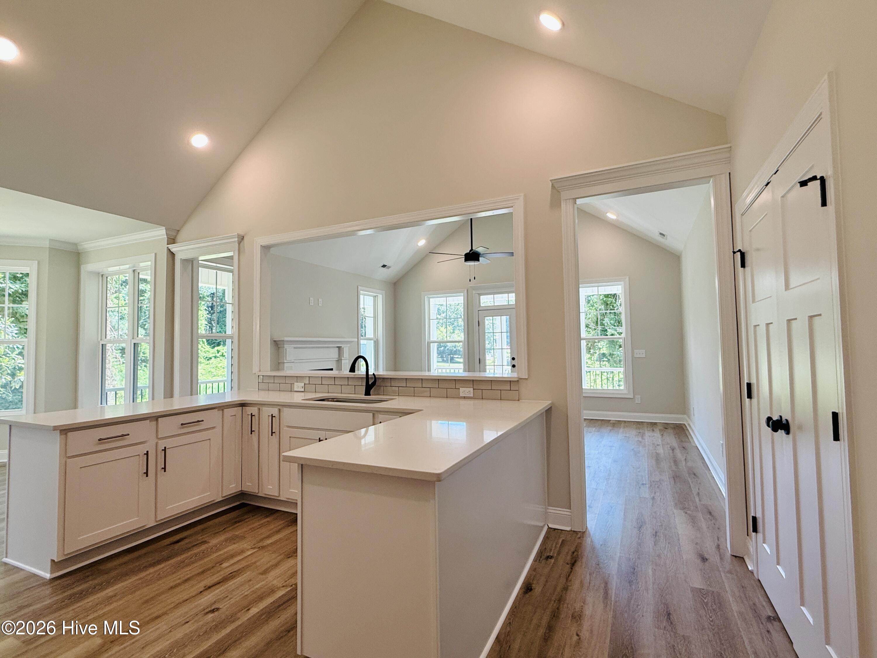 695 Sunset Drive Property Photo 14