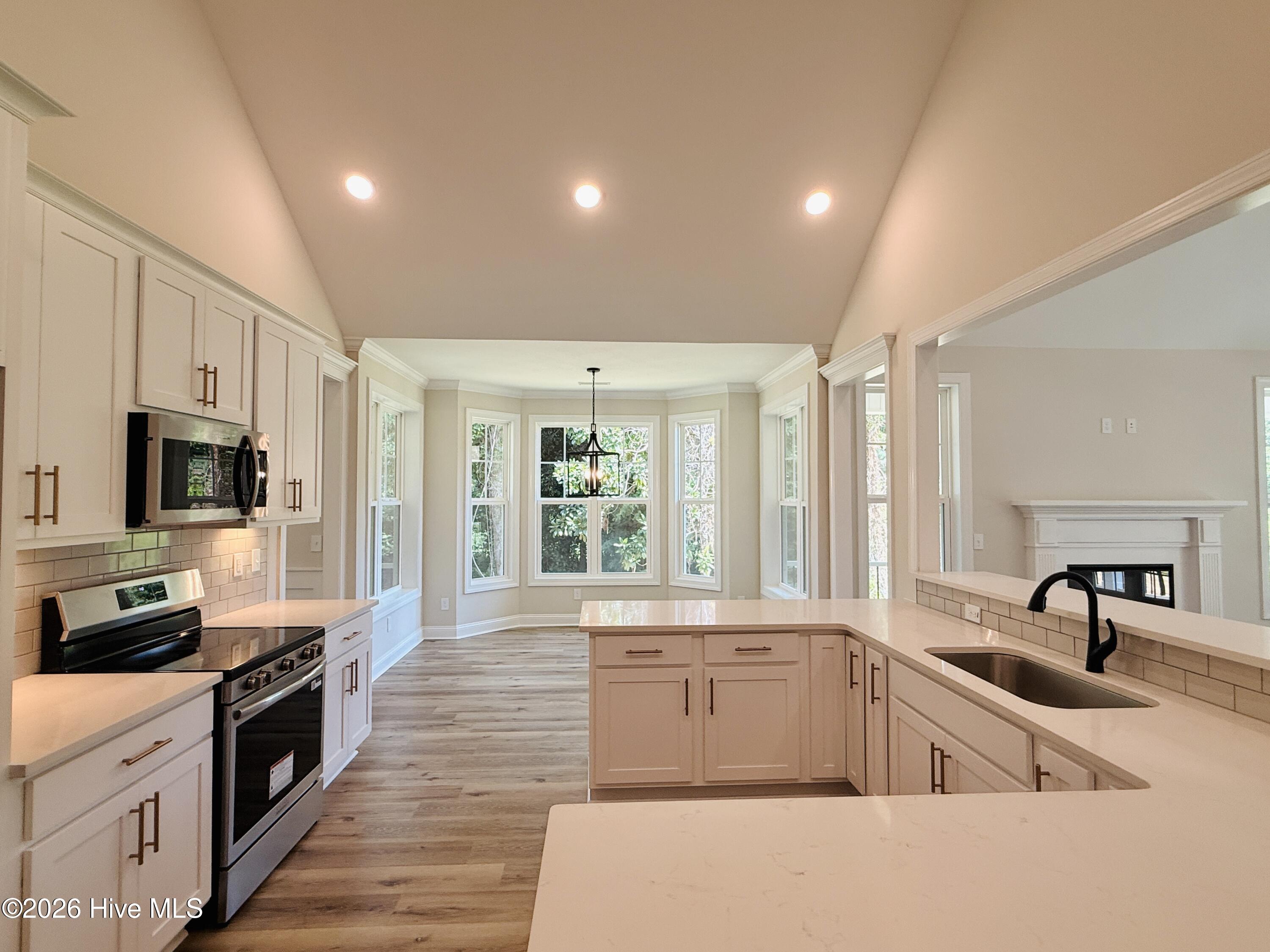 695 Sunset Drive Property Photo 15