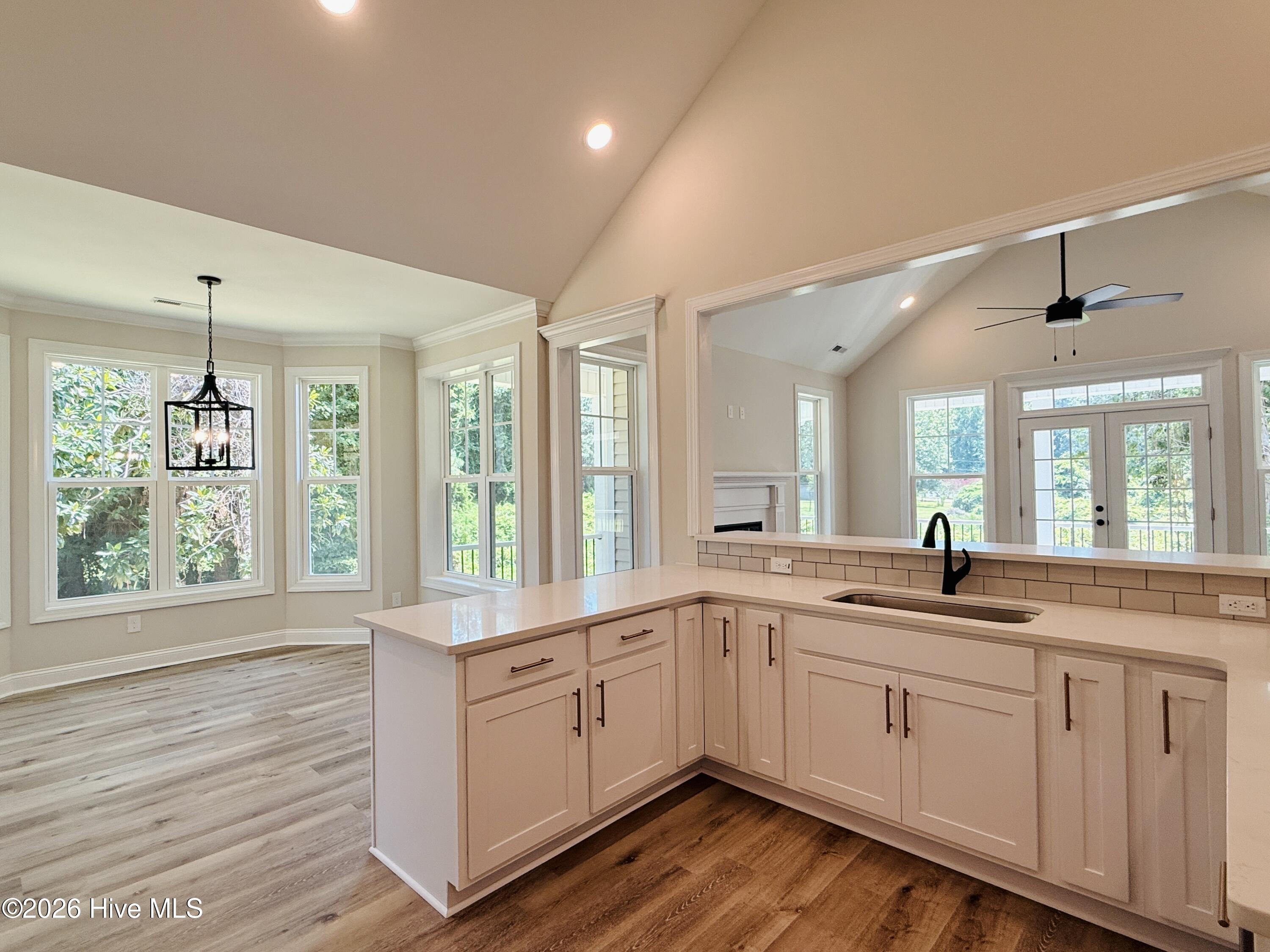 695 Sunset Drive Property Photo 16