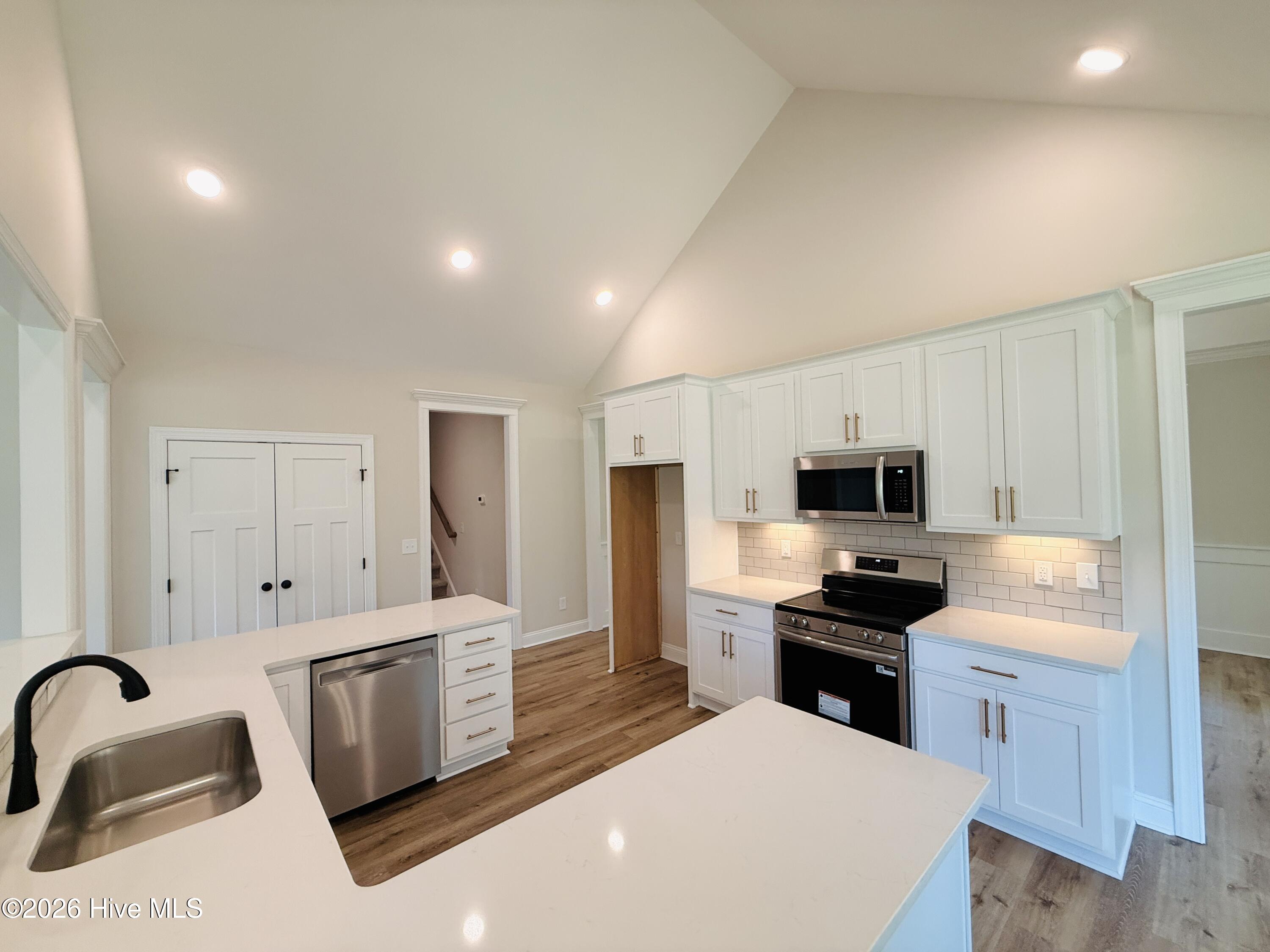 695 Sunset Drive Property Photo 22