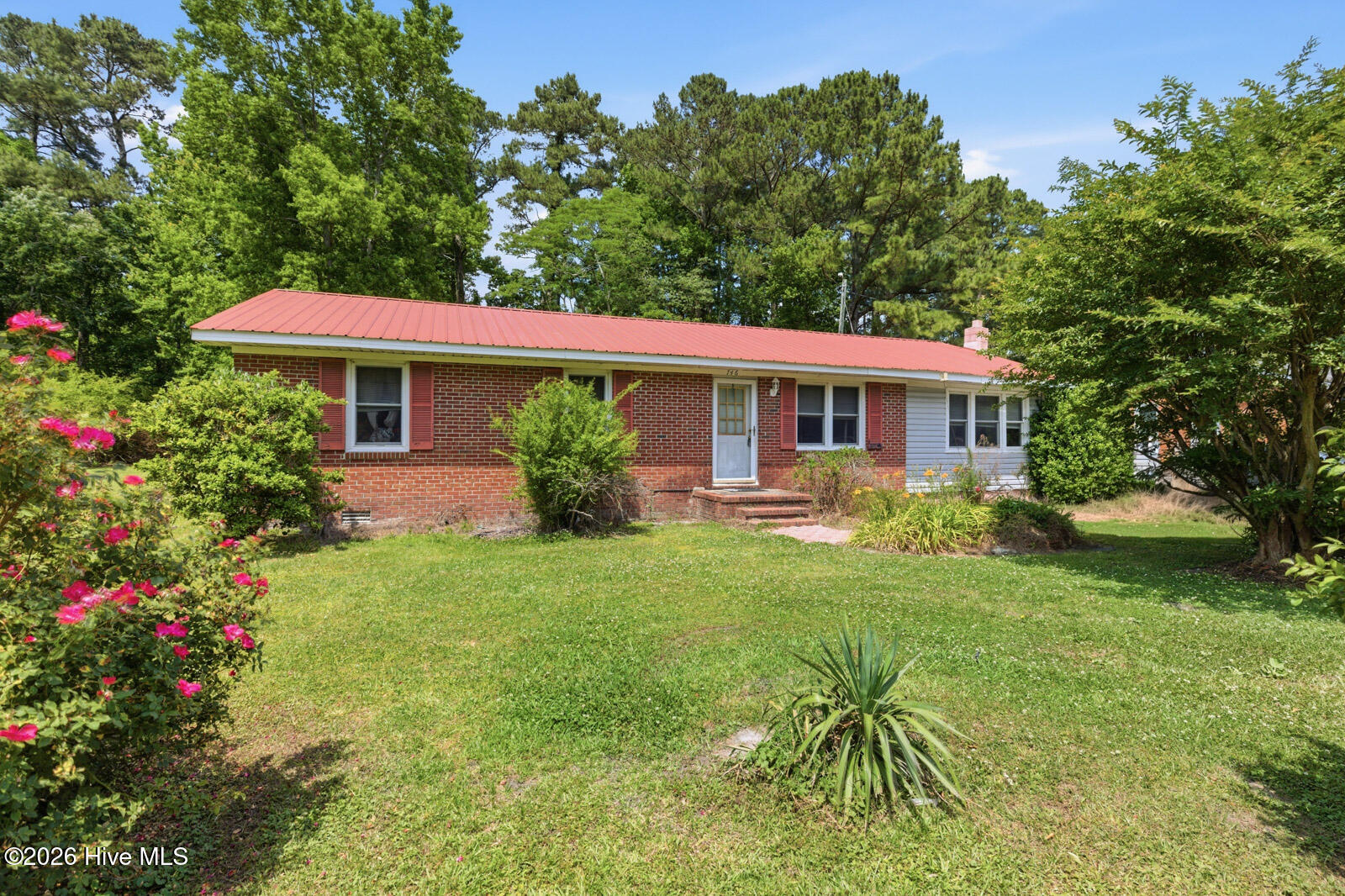 746 Kinston Highway Property Photo 1