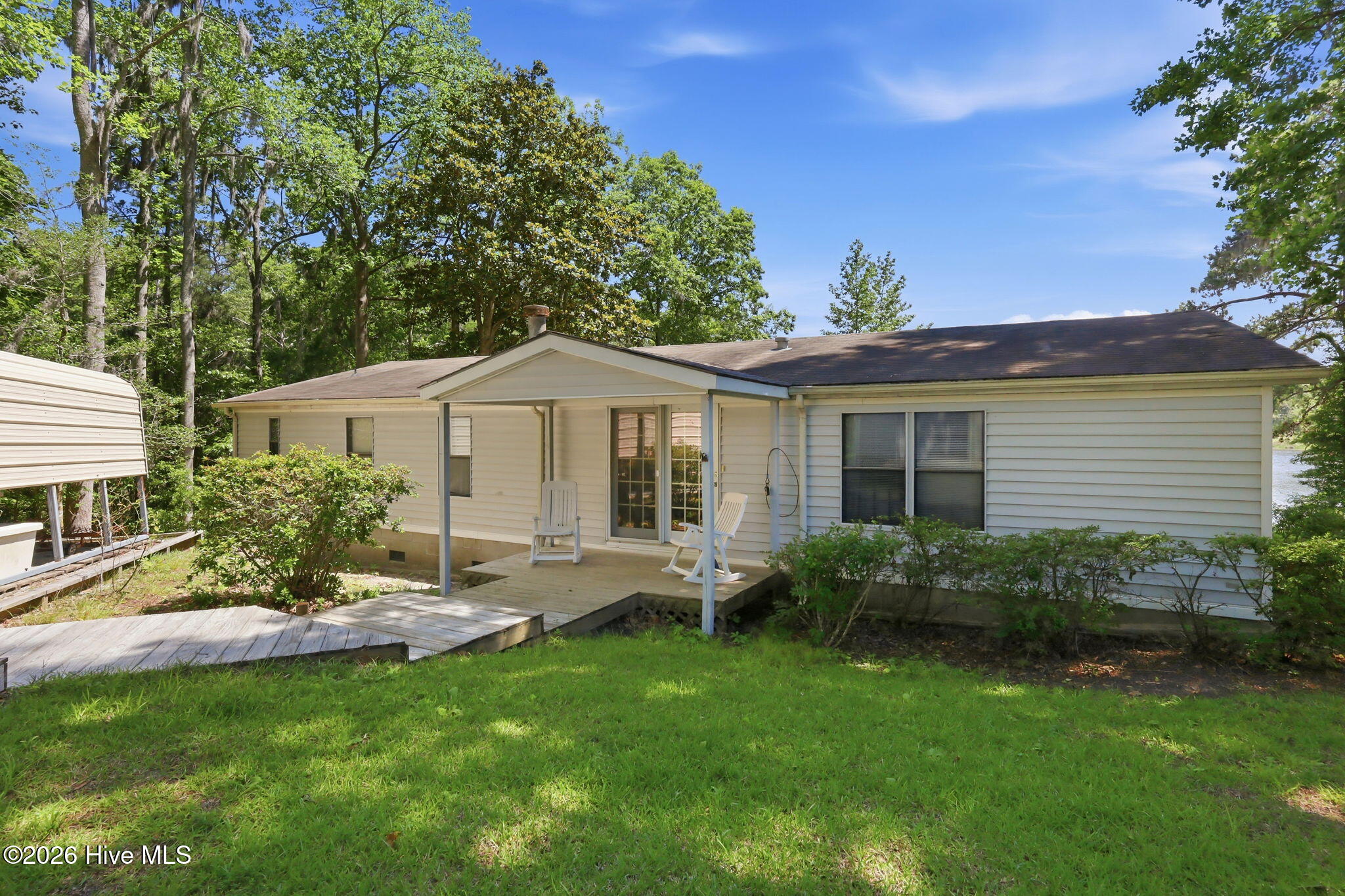 1045 River Road Property Photo 3