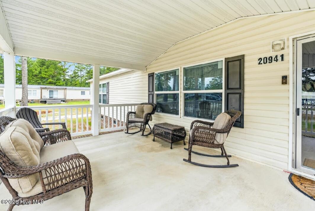 20941 Iris Drive Property Photo 5