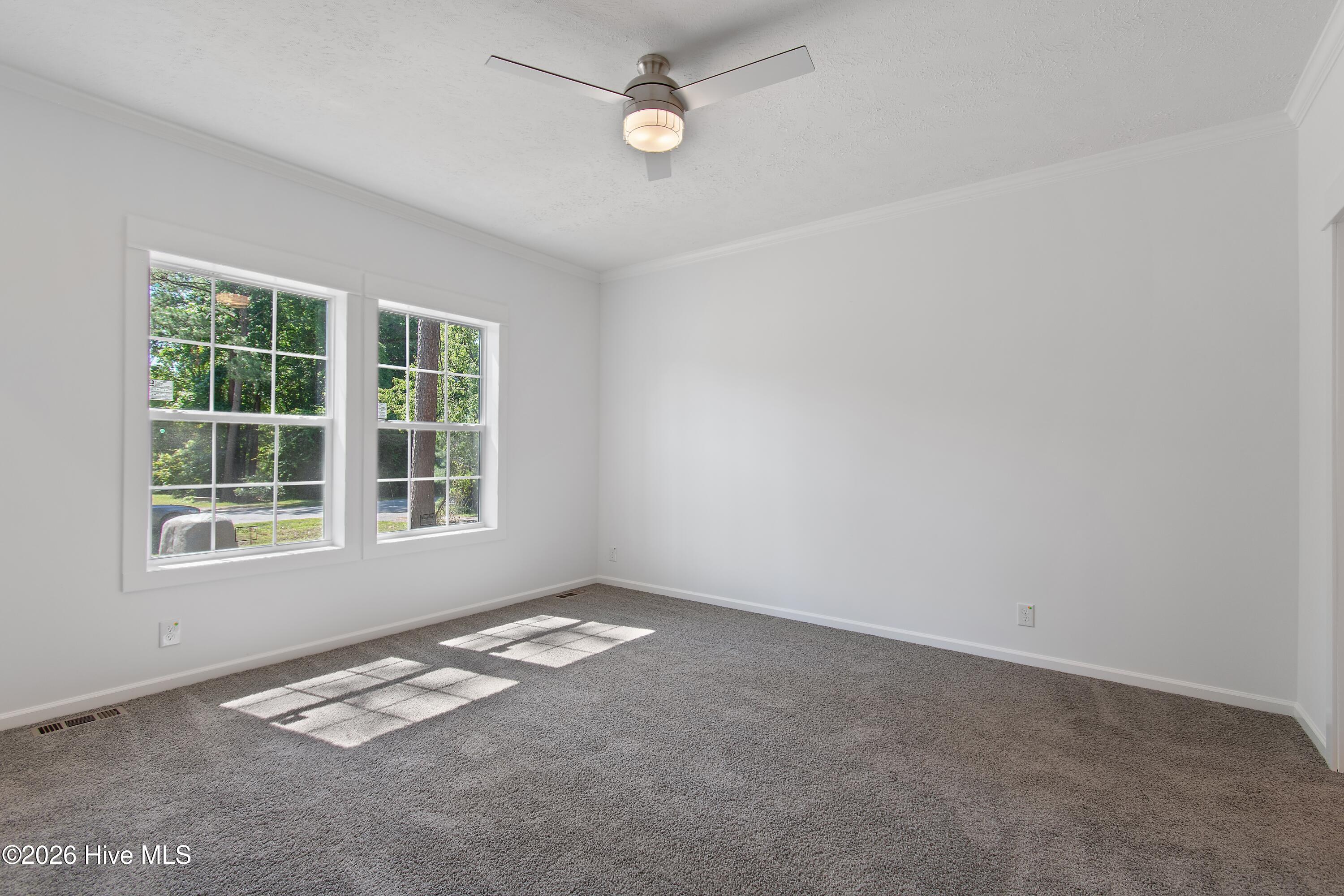 1869 Mission Hills Drive Property Photo 9