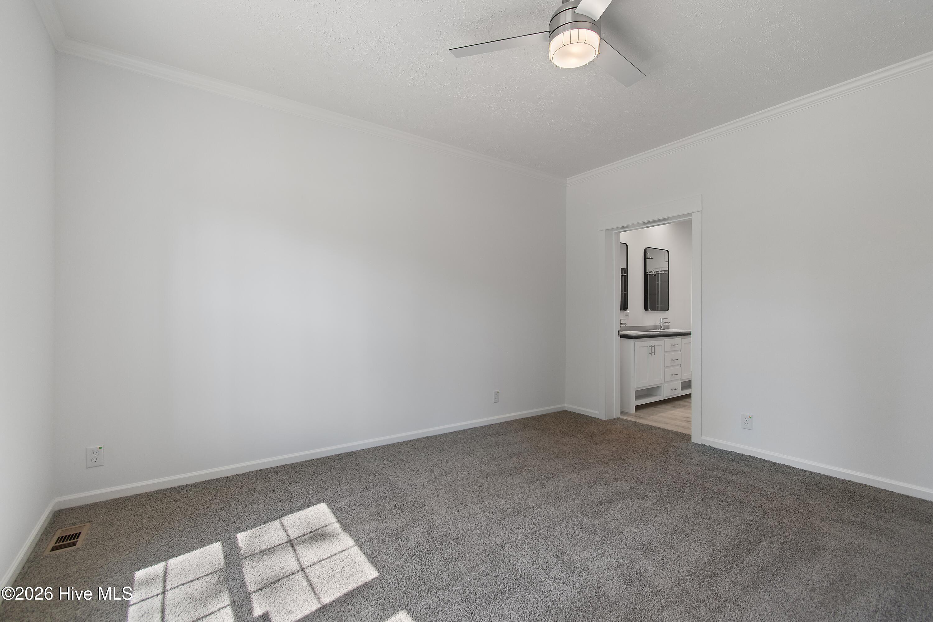 1869 Mission Hills Drive Property Photo 10