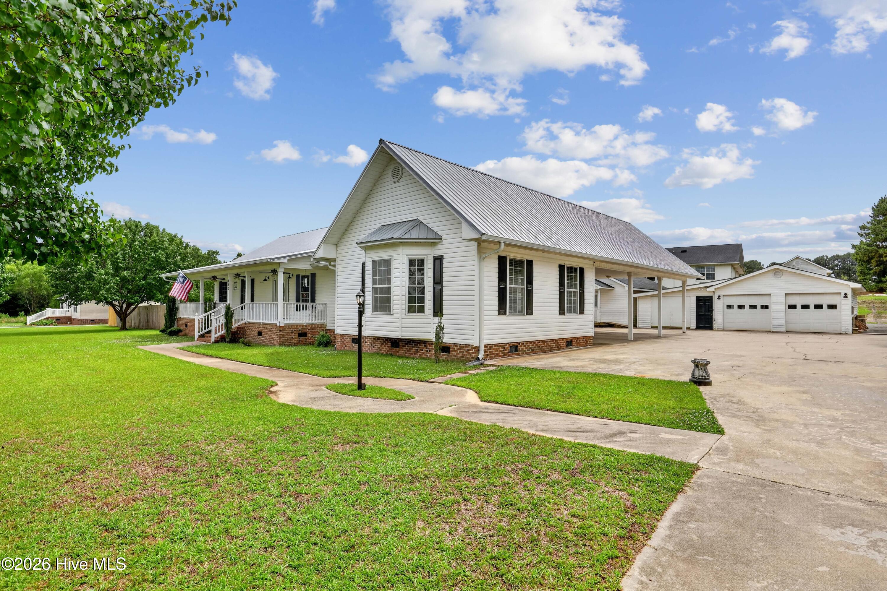 153 Giddens Street Property Photo 4
