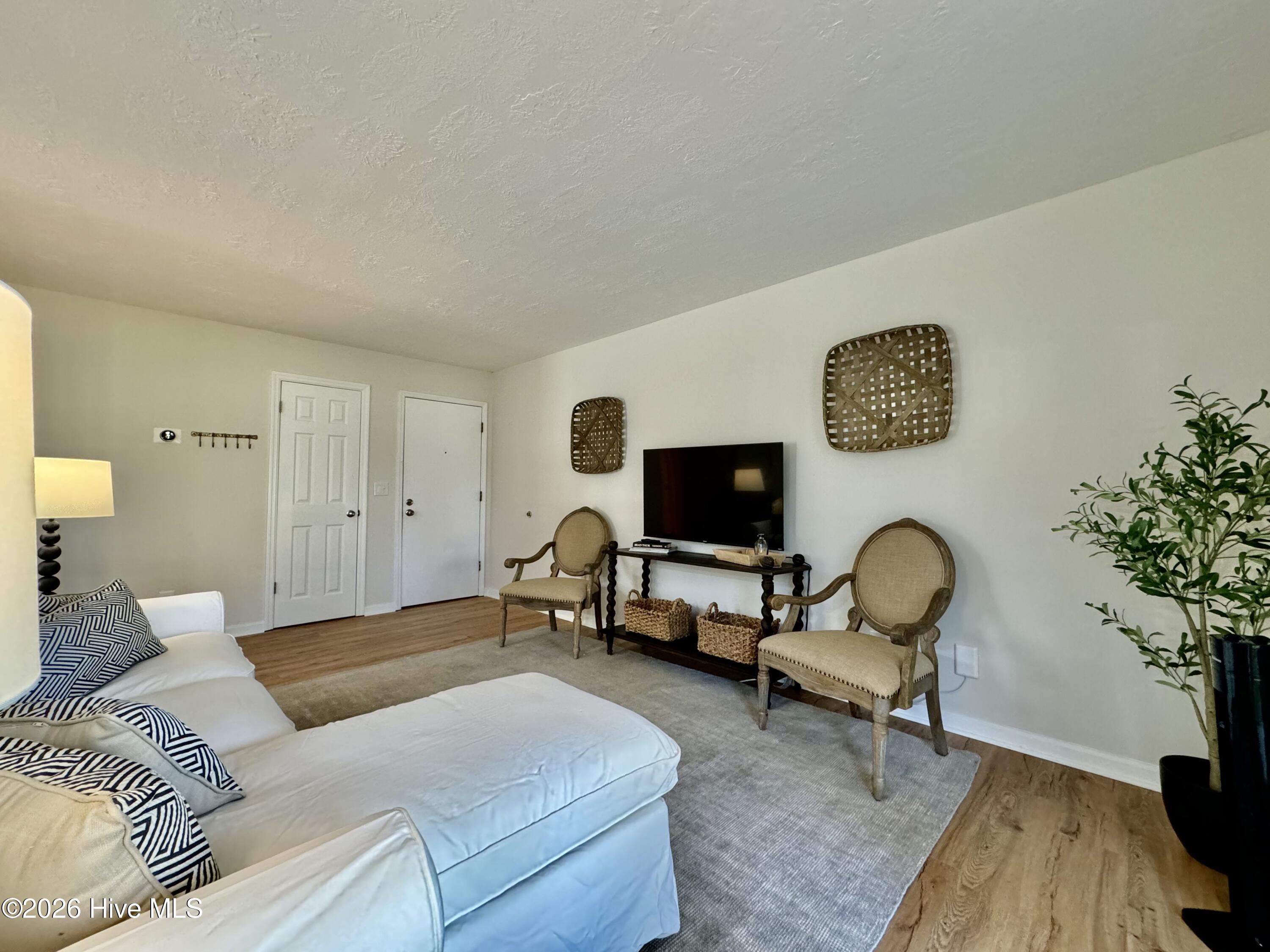 533 Grant Avenue B Property Photo 8