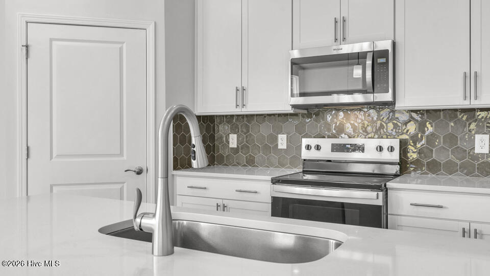365 Alexis Loop Property Photo 8