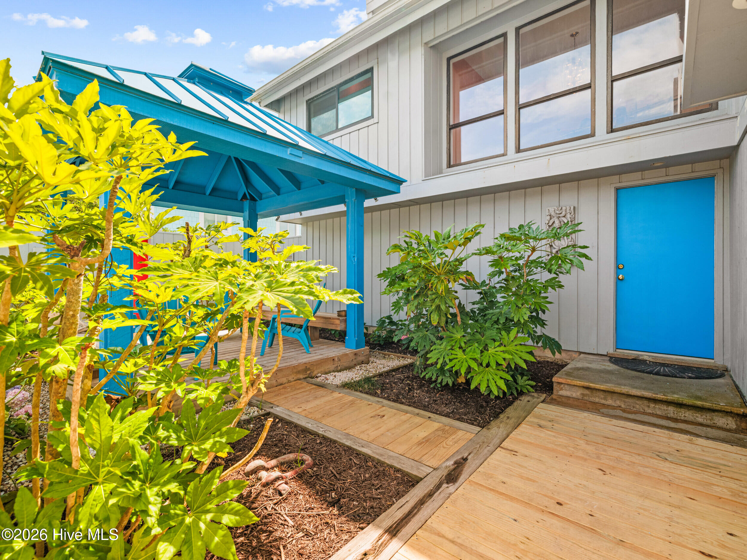 2604 S Shore Drive Property Photo 9