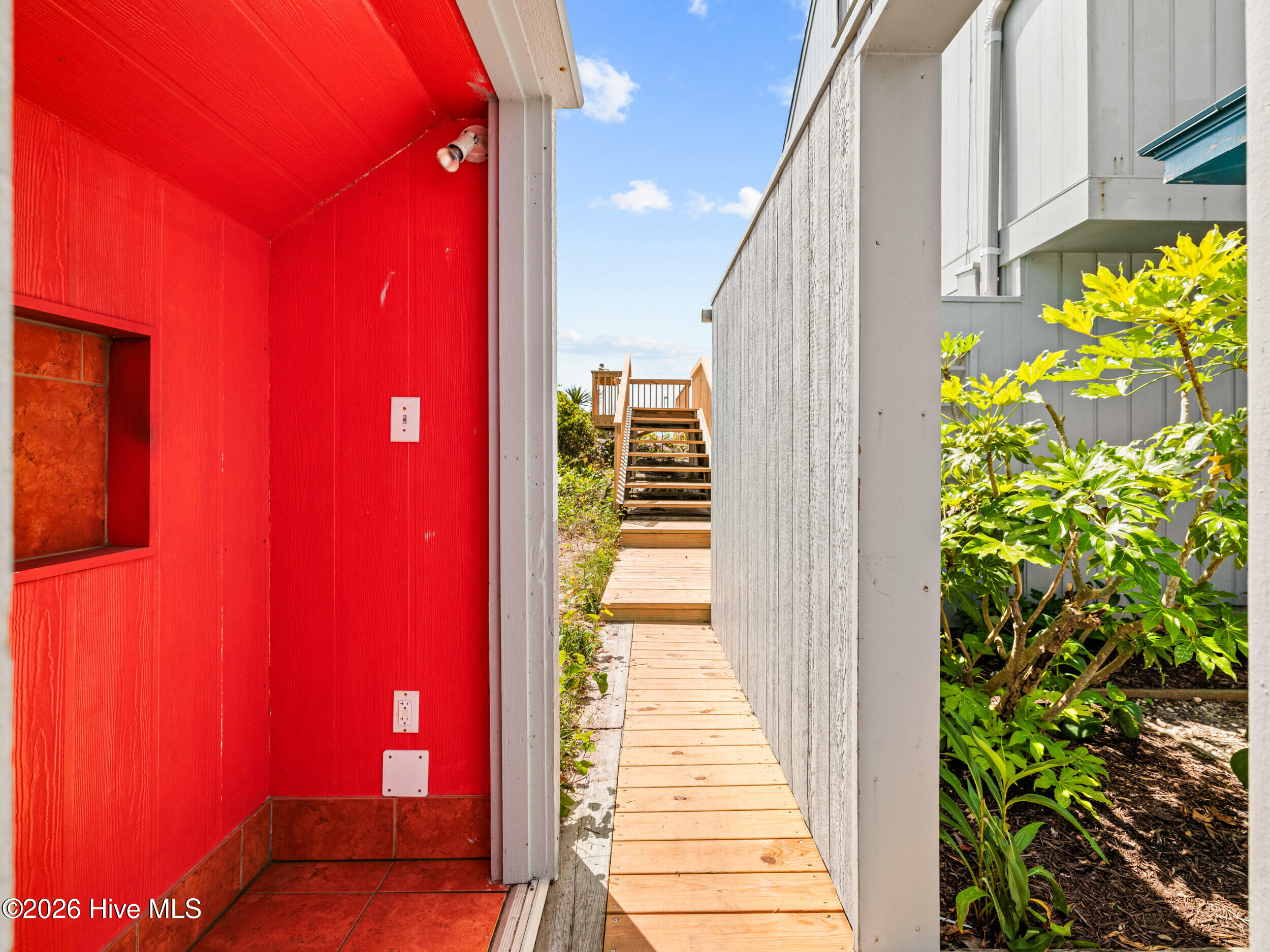 2604 S Shore Drive Property Photo 14