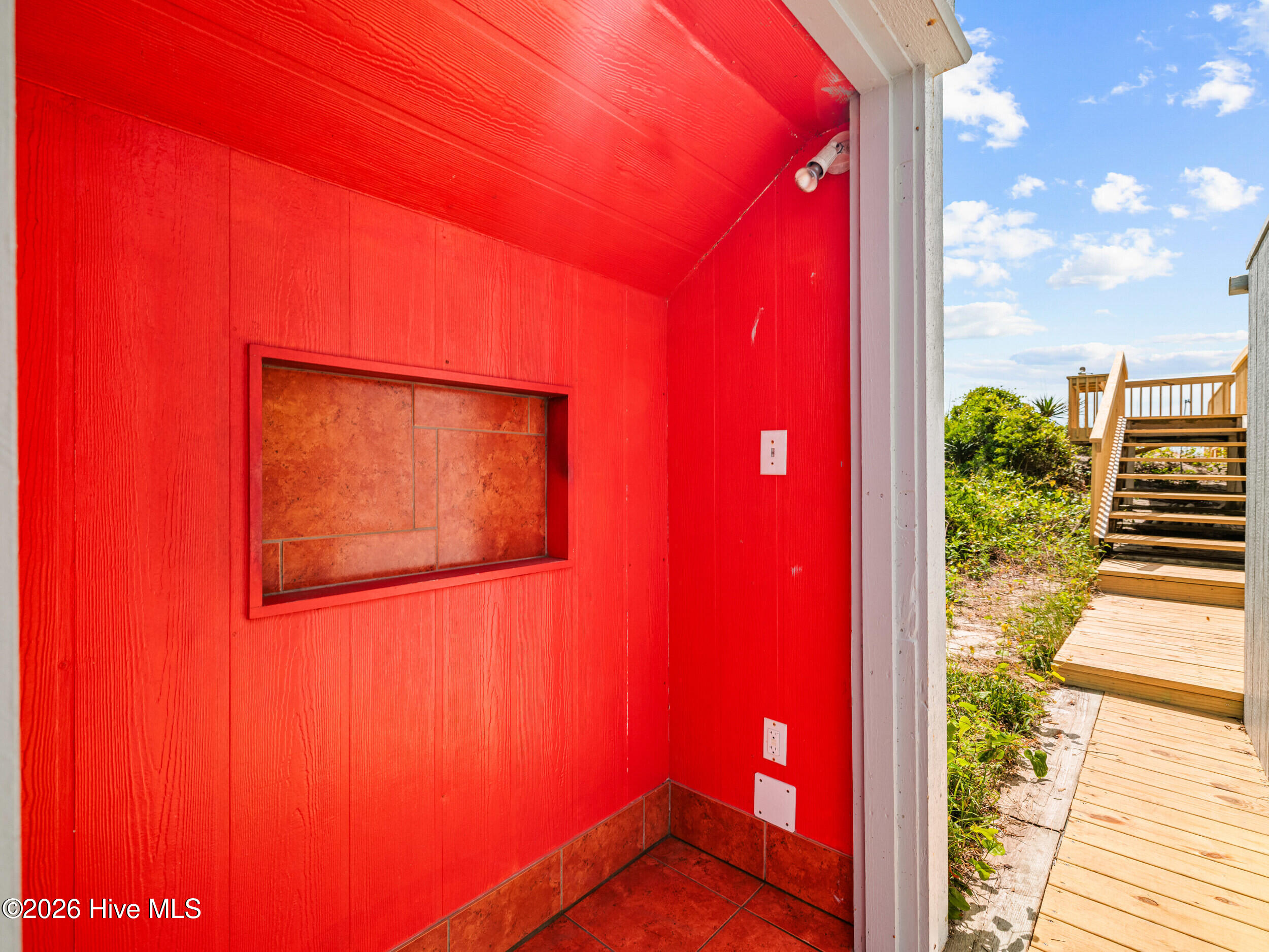 2604 S Shore Drive Property Photo 15