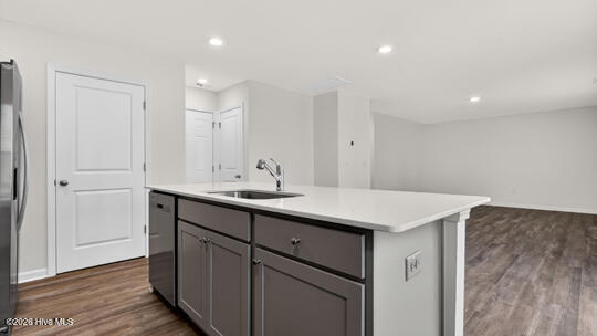 511 Chestnut Oak Drive Property Photo 9