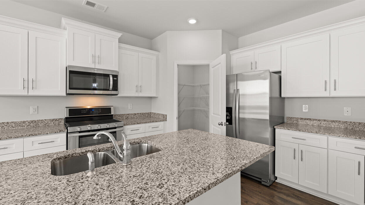 807 Dara Corners Property Photo 4