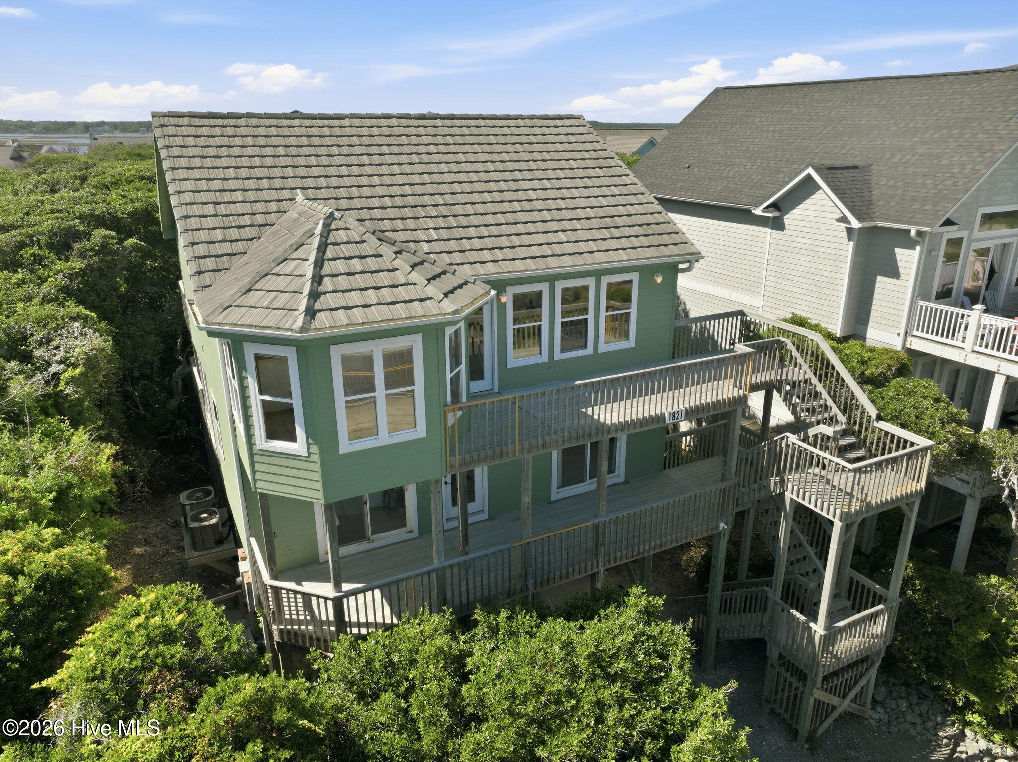 1821 S Shore Drive Property Photo 3