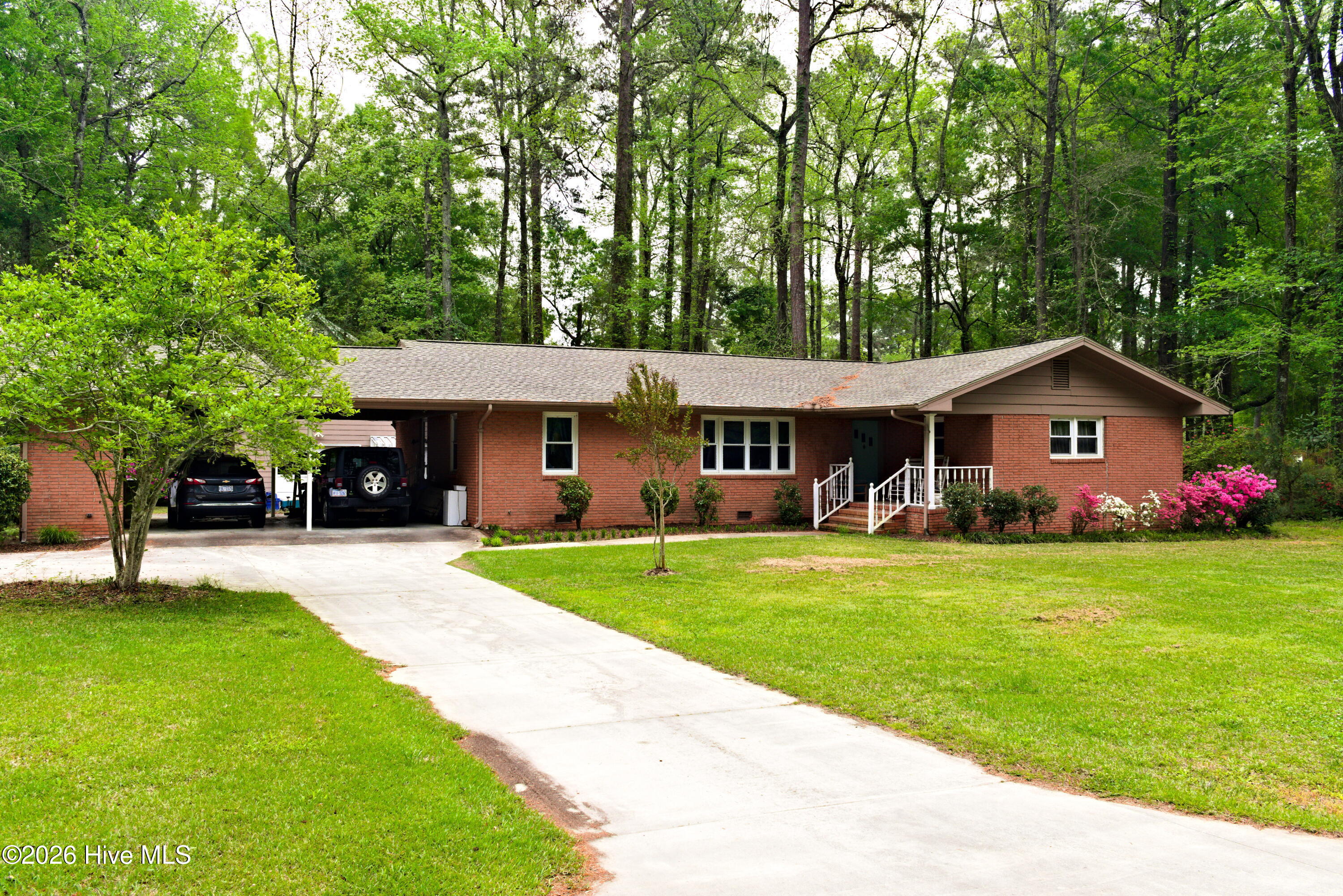 705 N Edgewood Circle Property Photo 1