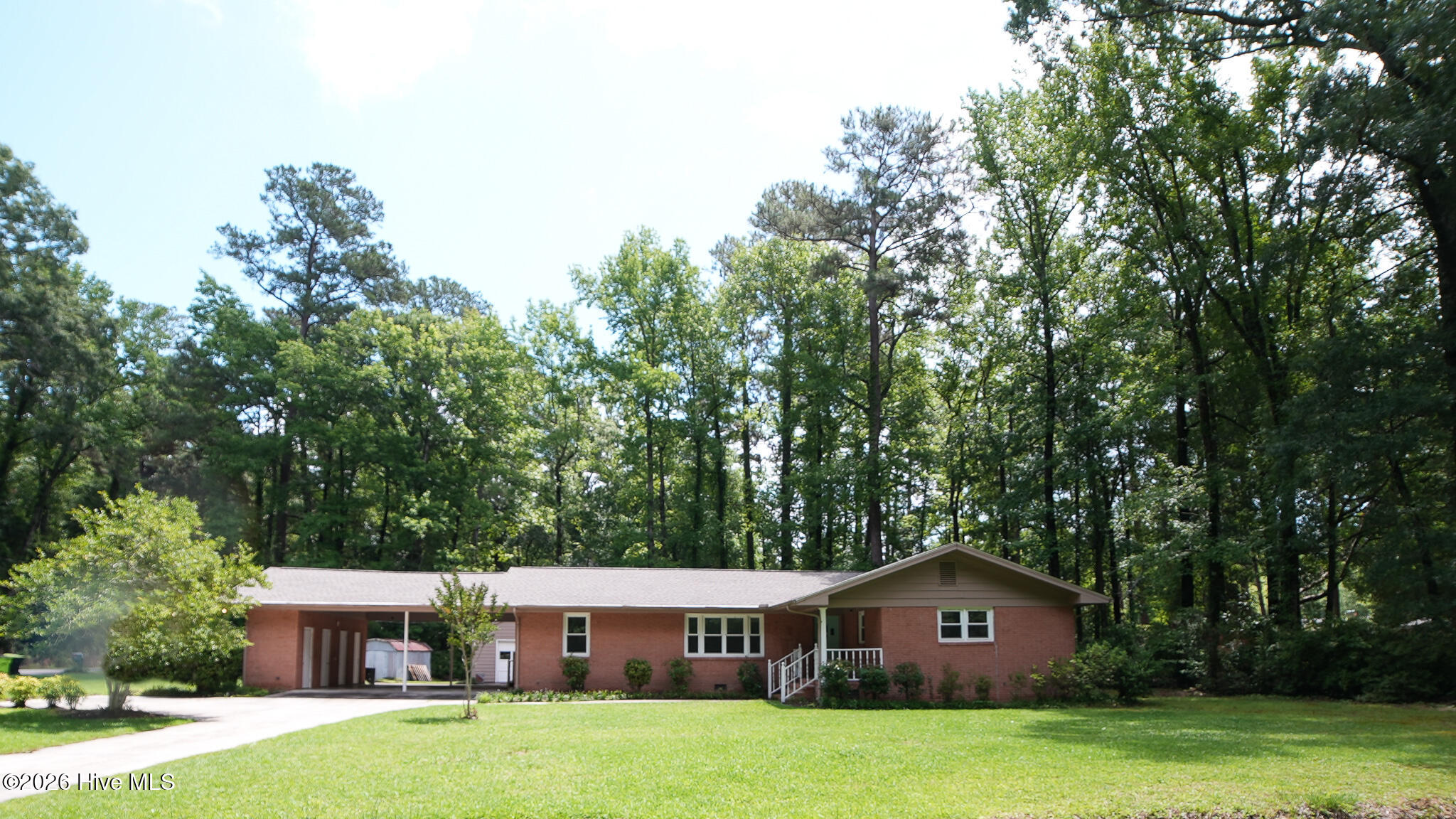 705 N Edgewood Circle Property Photo 2