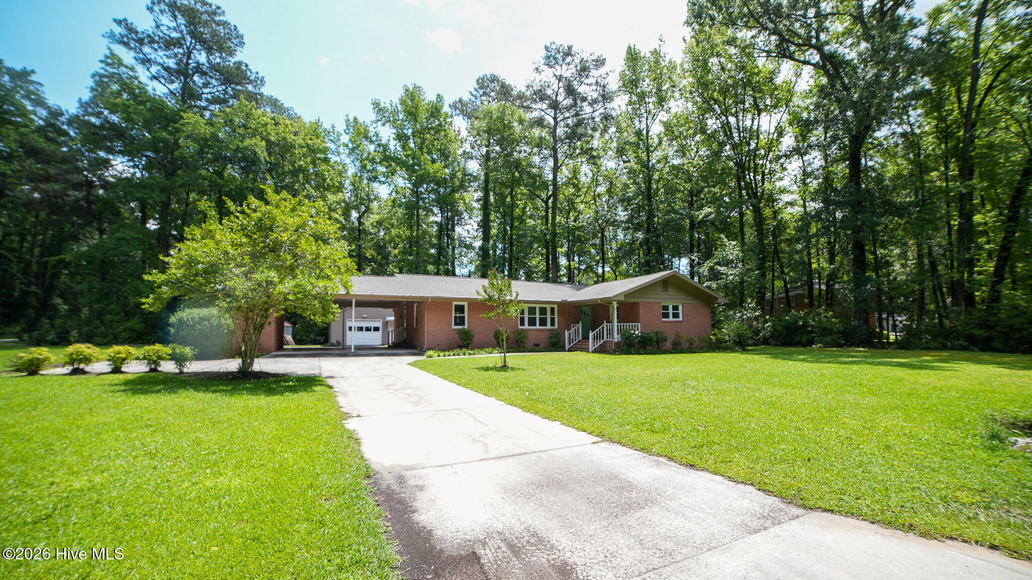 705 N Edgewood Circle Property Photo 3
