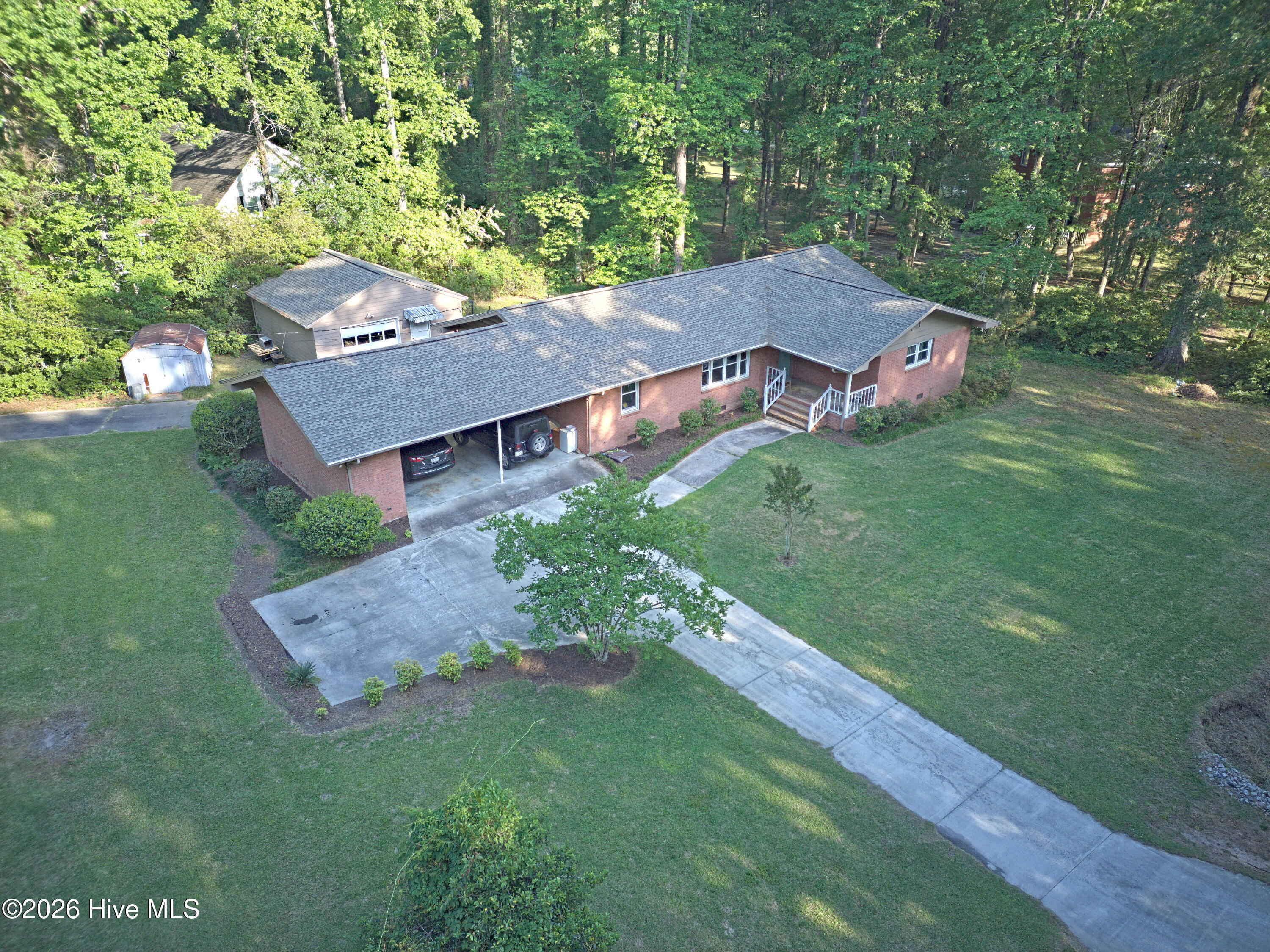 705 N Edgewood Circle Property Photo 4