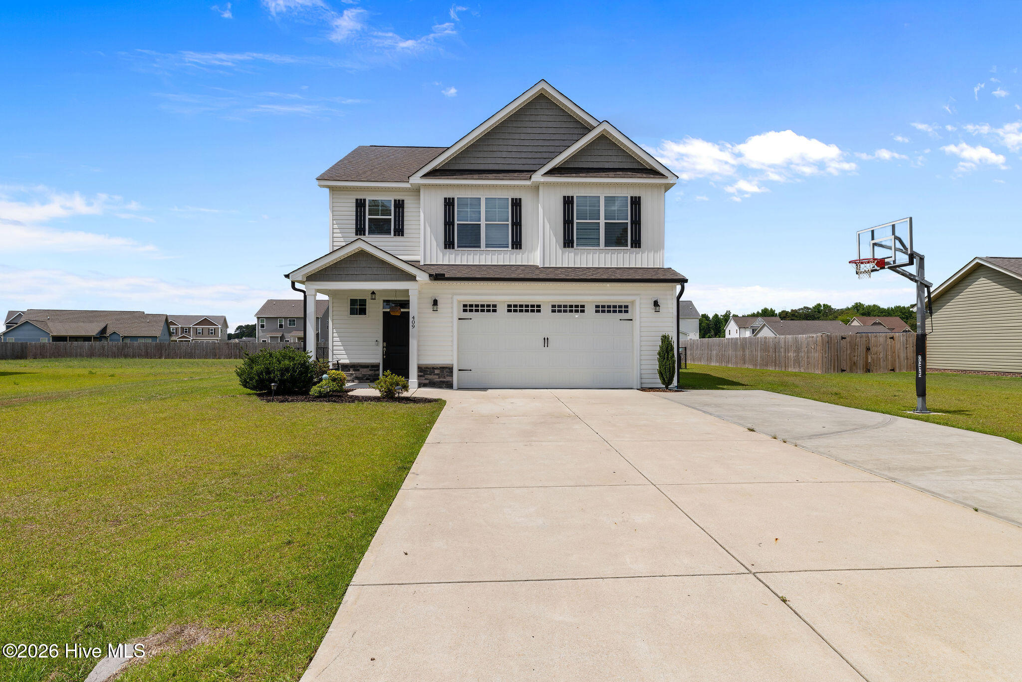 409 Willow Pond Drive Property Photo 1