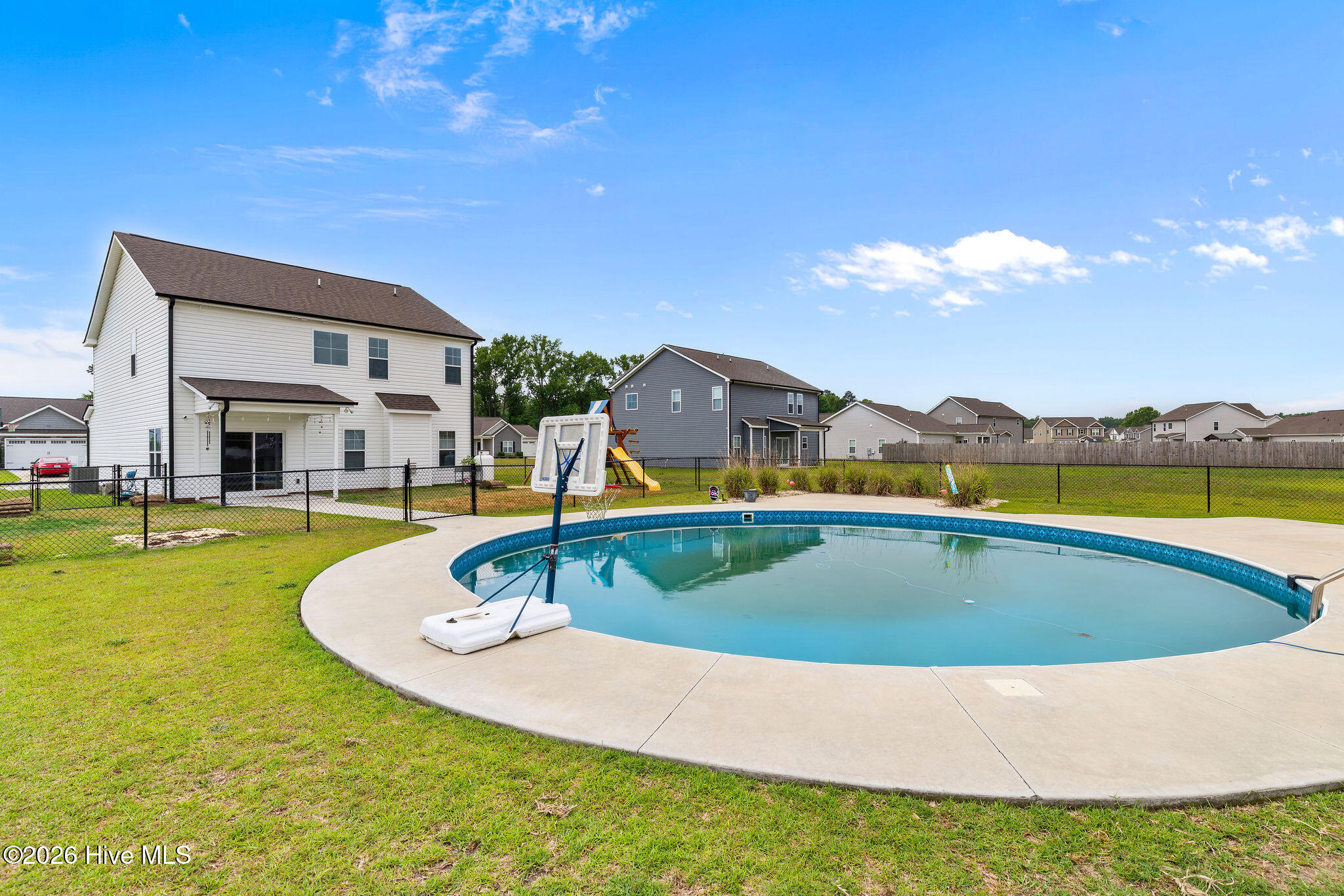 409 Willow Pond Drive Property Photo 3