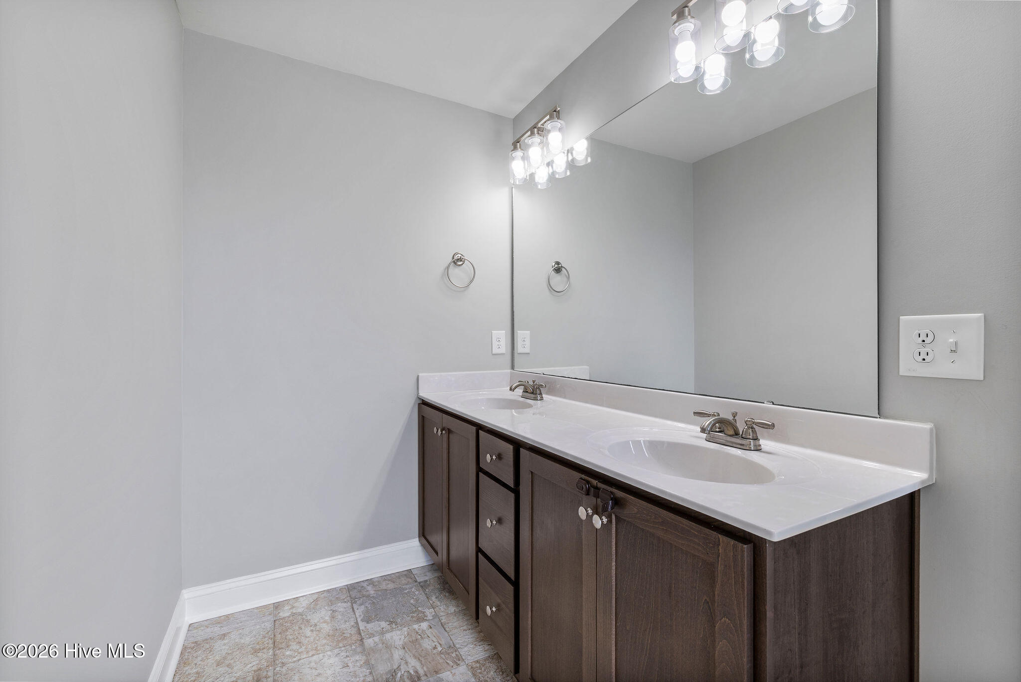 409 Willow Pond Drive Property Photo 14