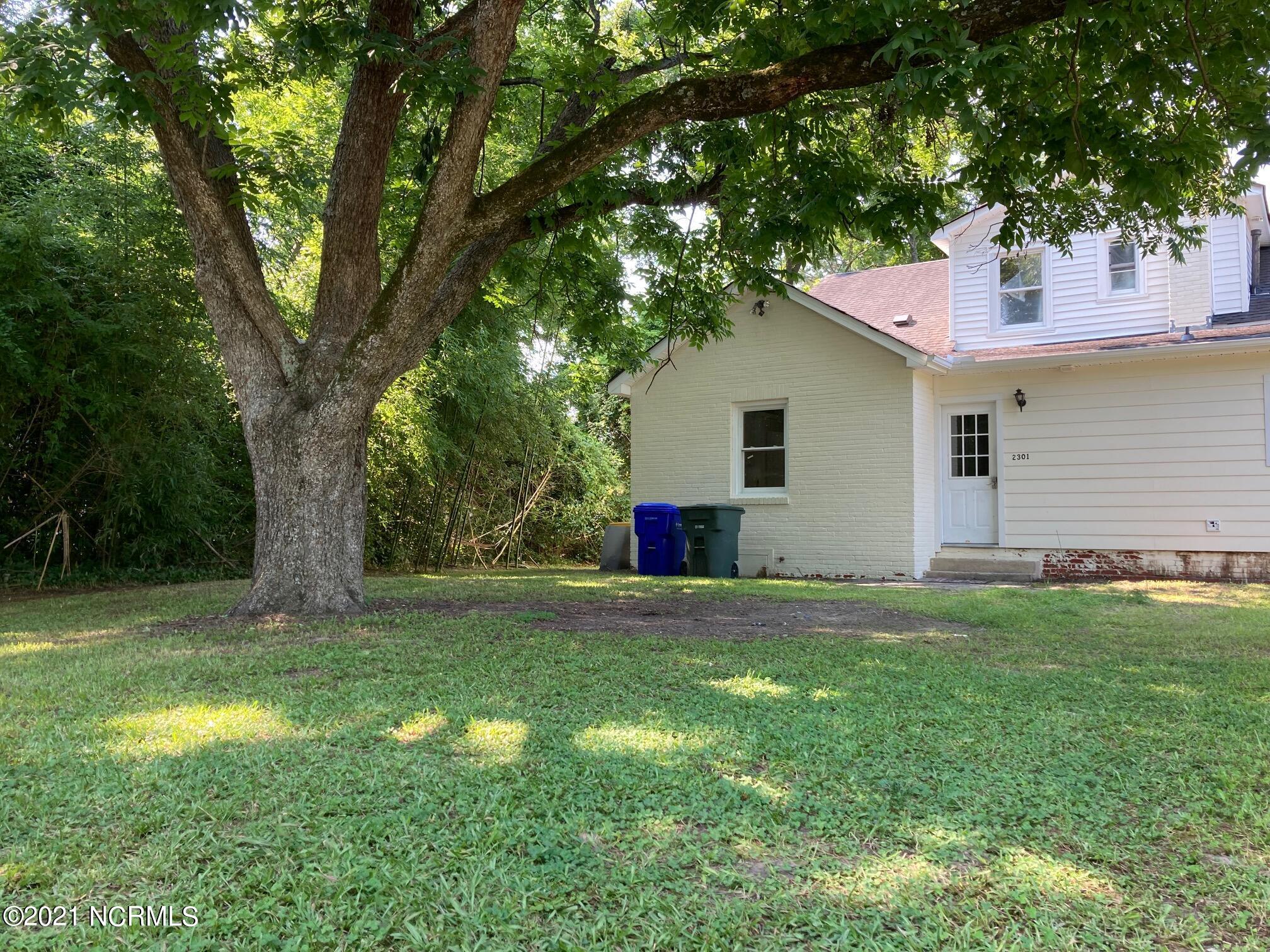 2301 E 4th Street Property Photo 4