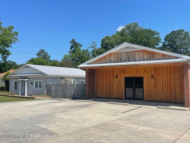 907 E Broad Street Property Photo 3