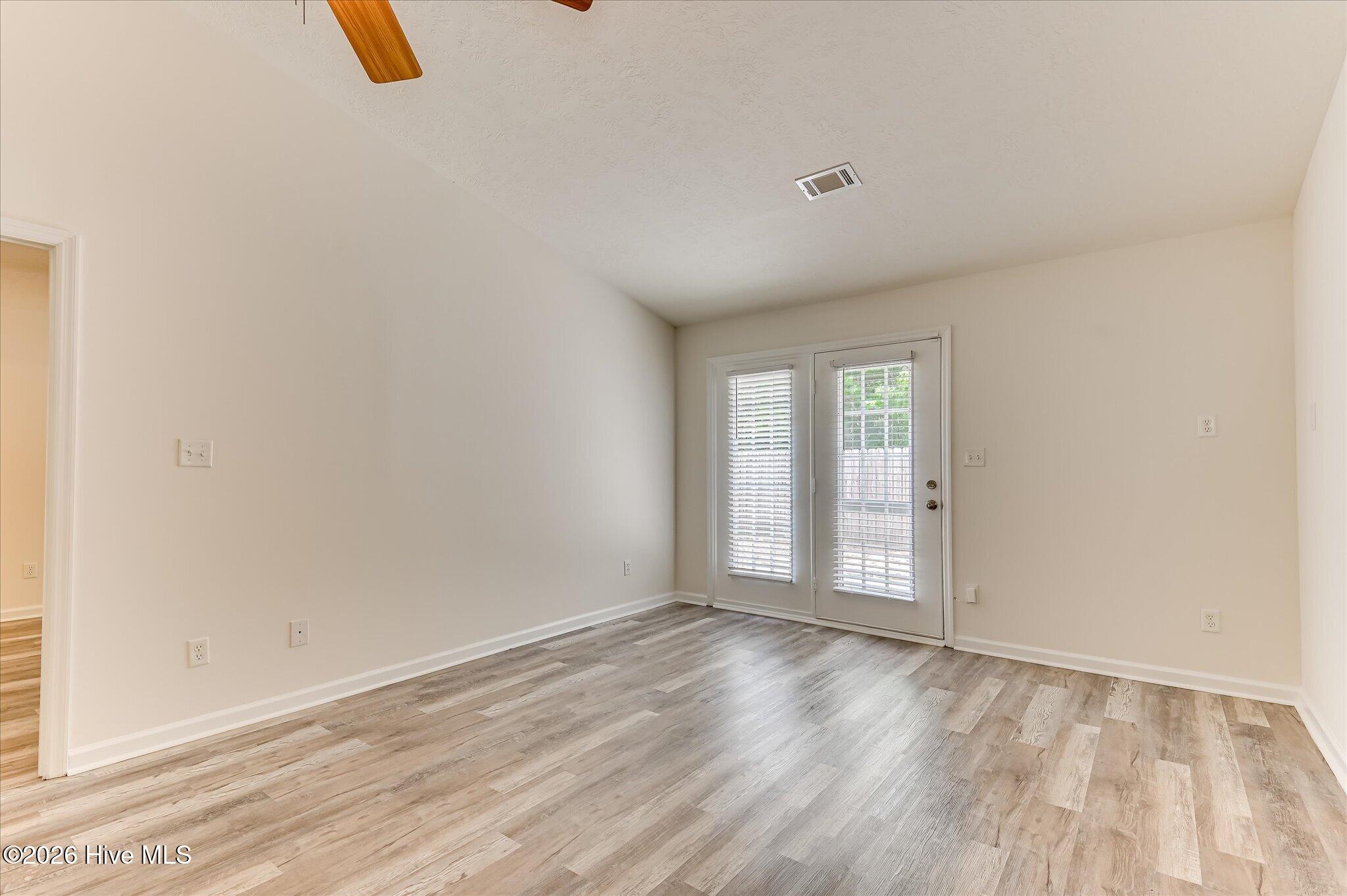 6009 Sanibel Drive Property Photo 8