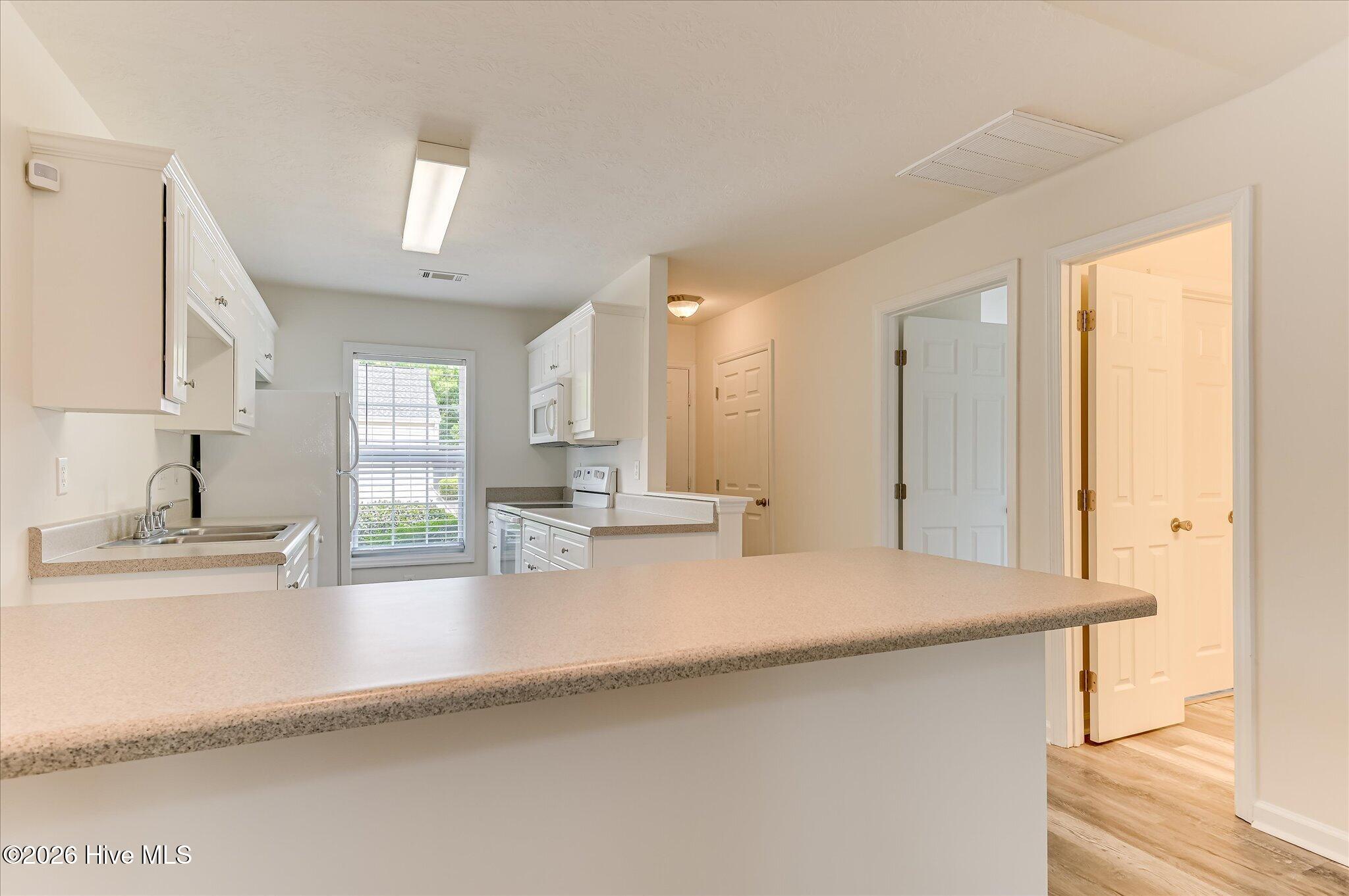 6009 Sanibel Drive Property Photo 15