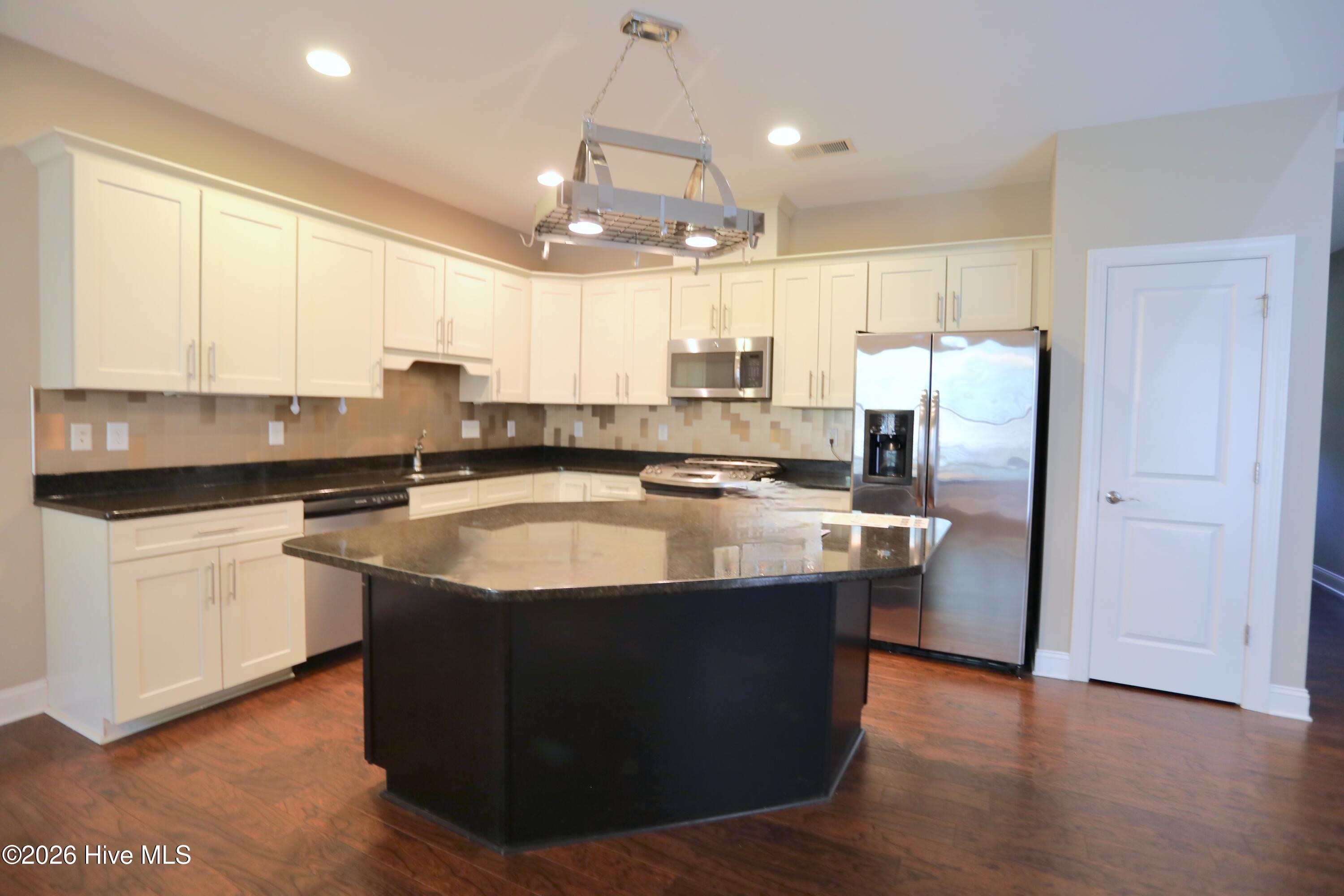 195 Pinebranch Court Property Photo 8