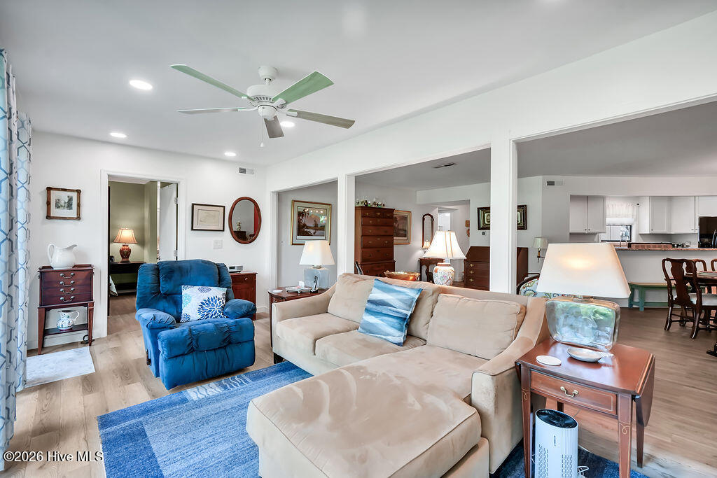 718 Azalea Drive 453 Property Photo 4