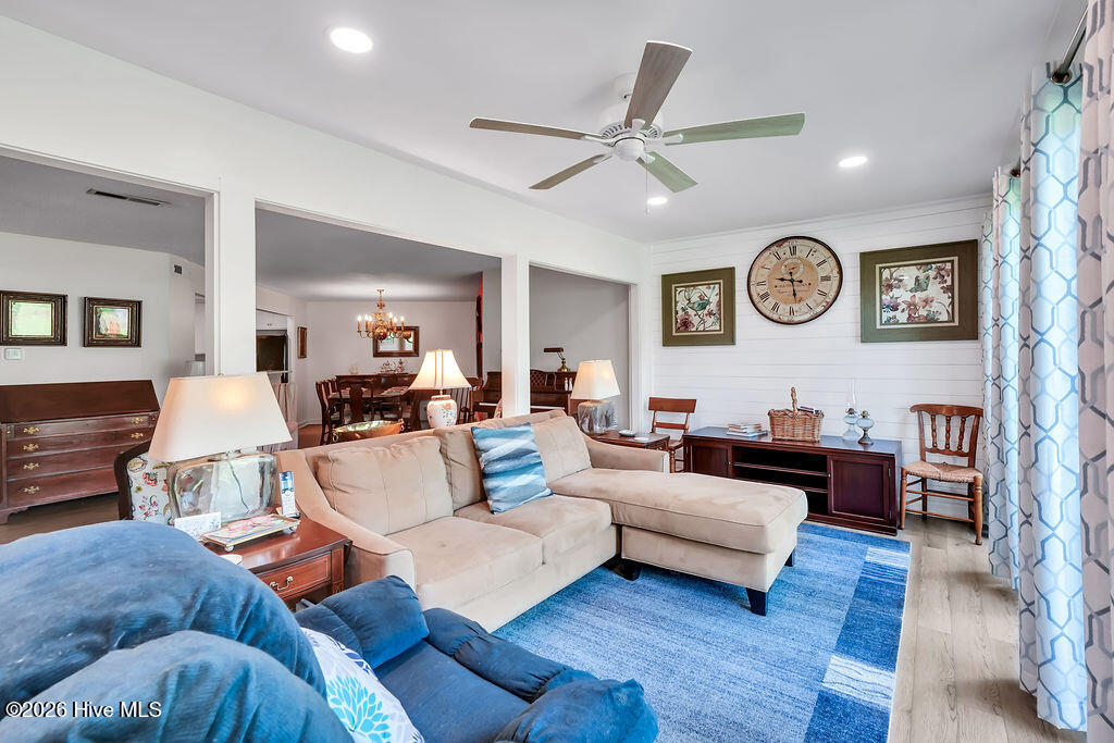 718 Azalea Drive 453 Property Photo 5