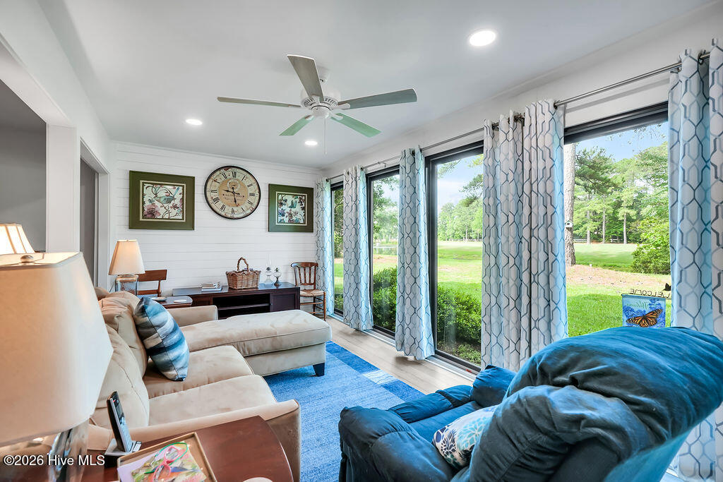 718 Azalea Drive 453 Property Photo 6