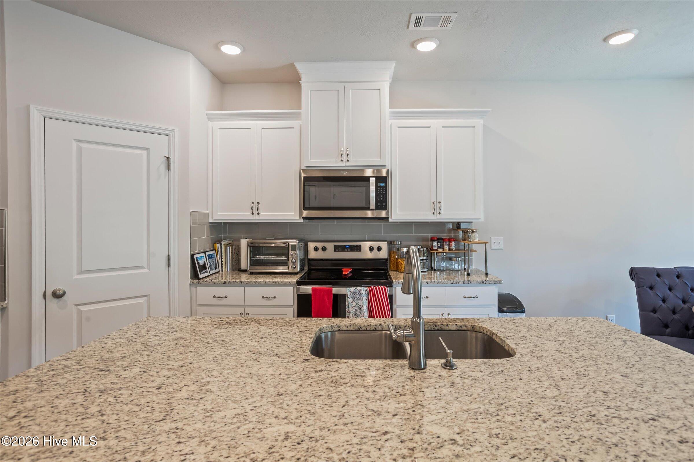 629 Hampton Drive 3c Property Photo 16