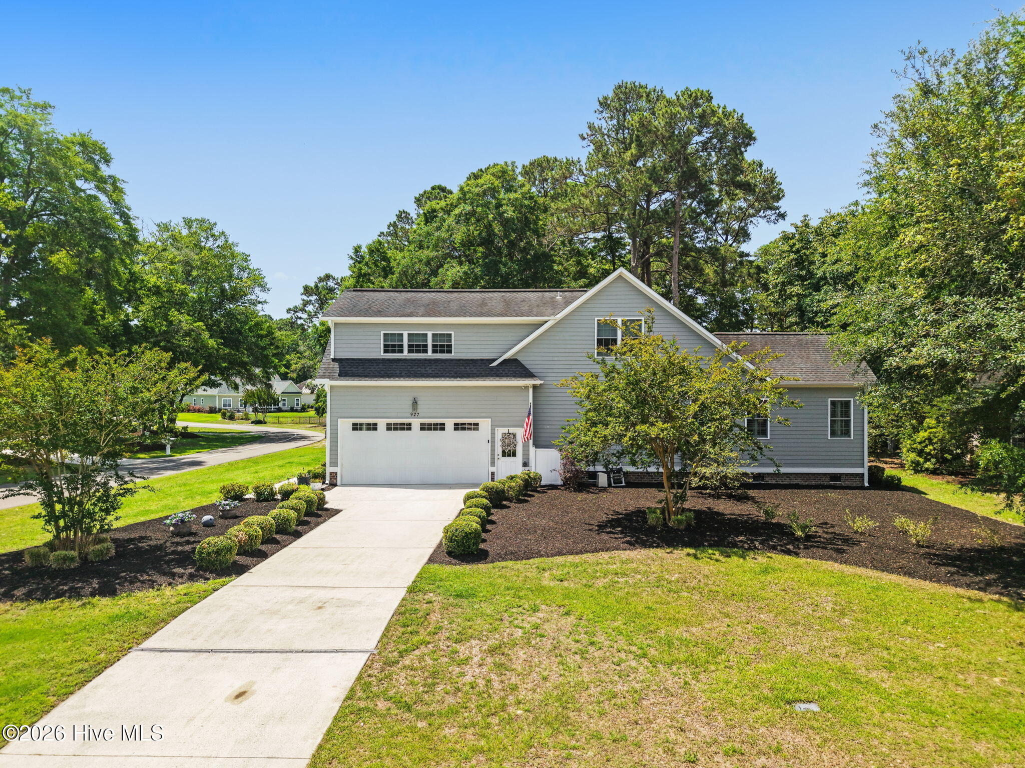 927 Green Pointe Drive Property Photo 2