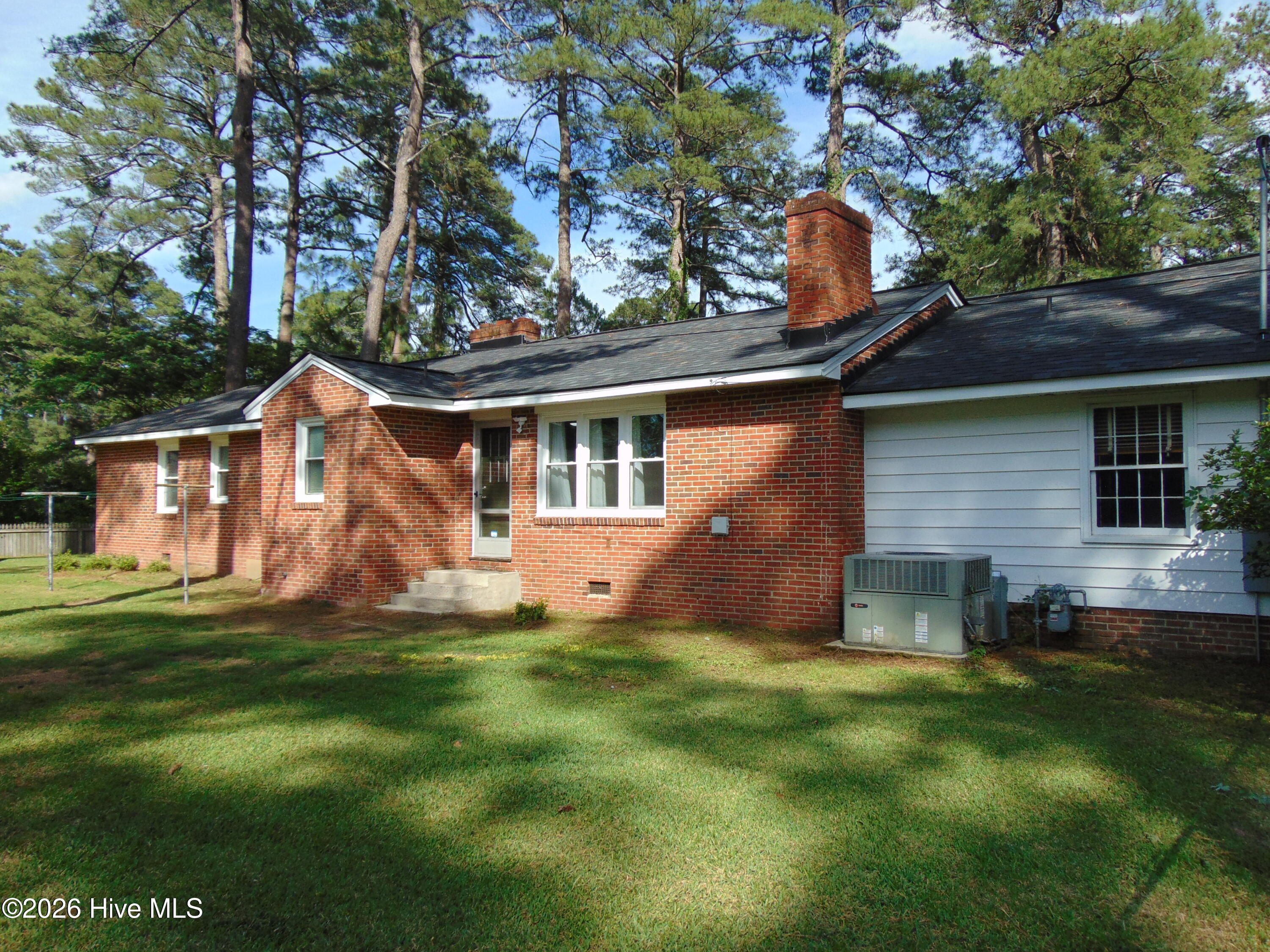 300 Oakdale Road Property Photo 4