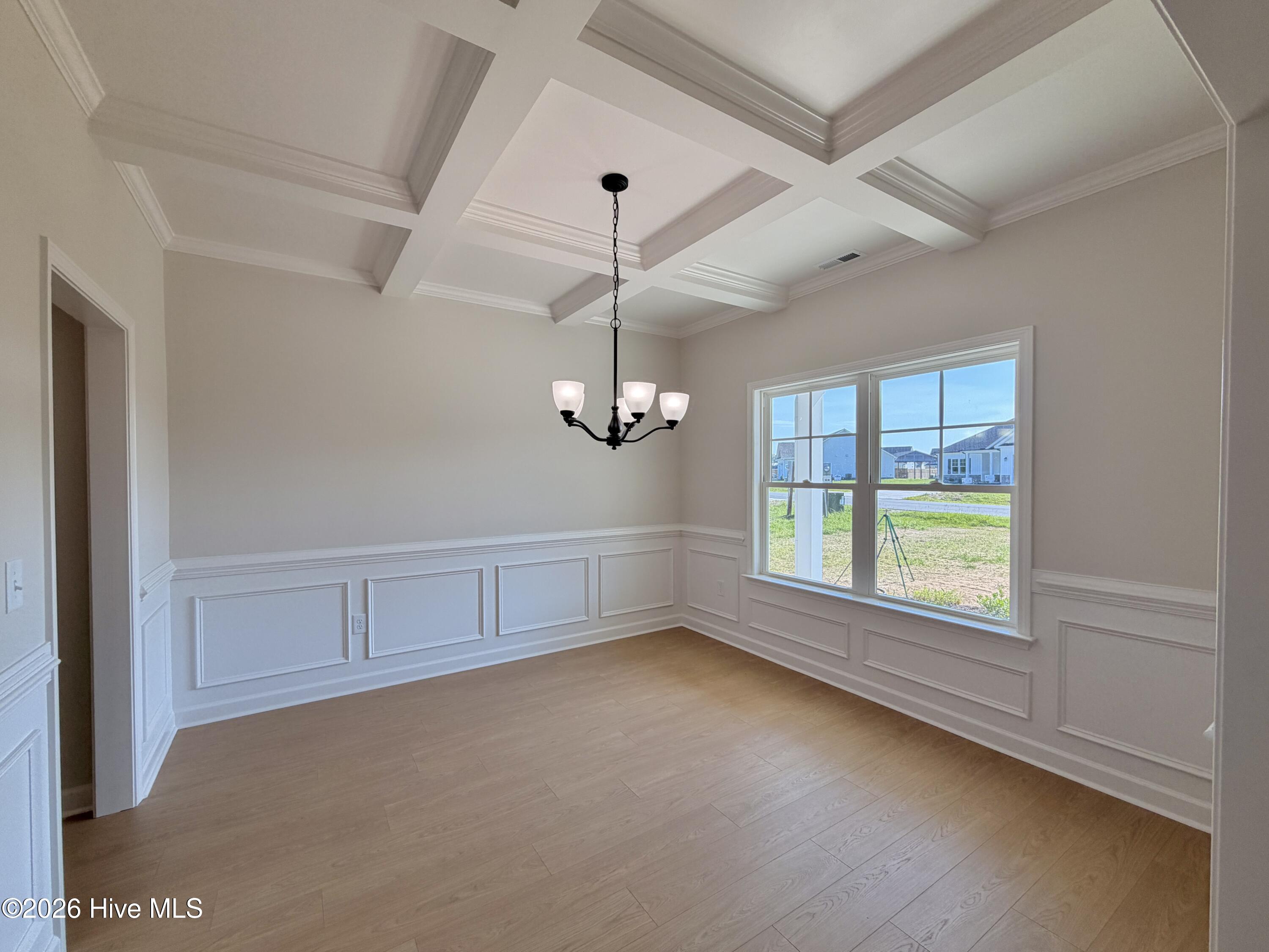 3750 Chatsworth Drive Property Photo 3