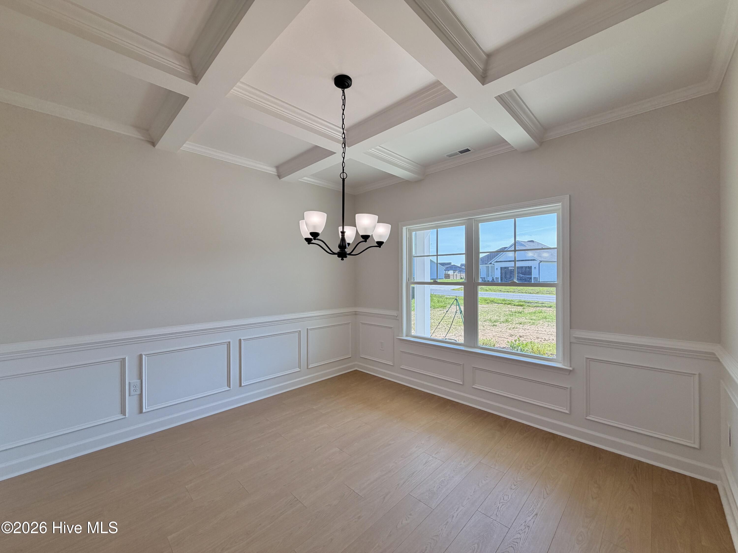 3750 Chatsworth Drive Property Photo 4
