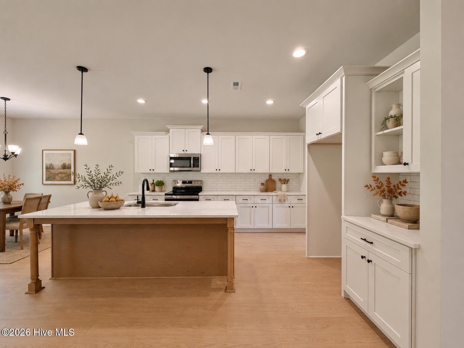 3750 Chatsworth Drive Property Photo 5