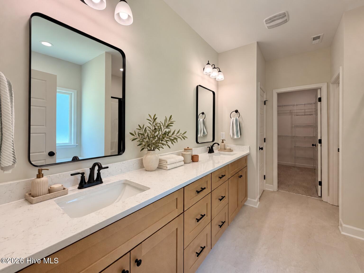 3750 Chatsworth Drive Property Photo 8