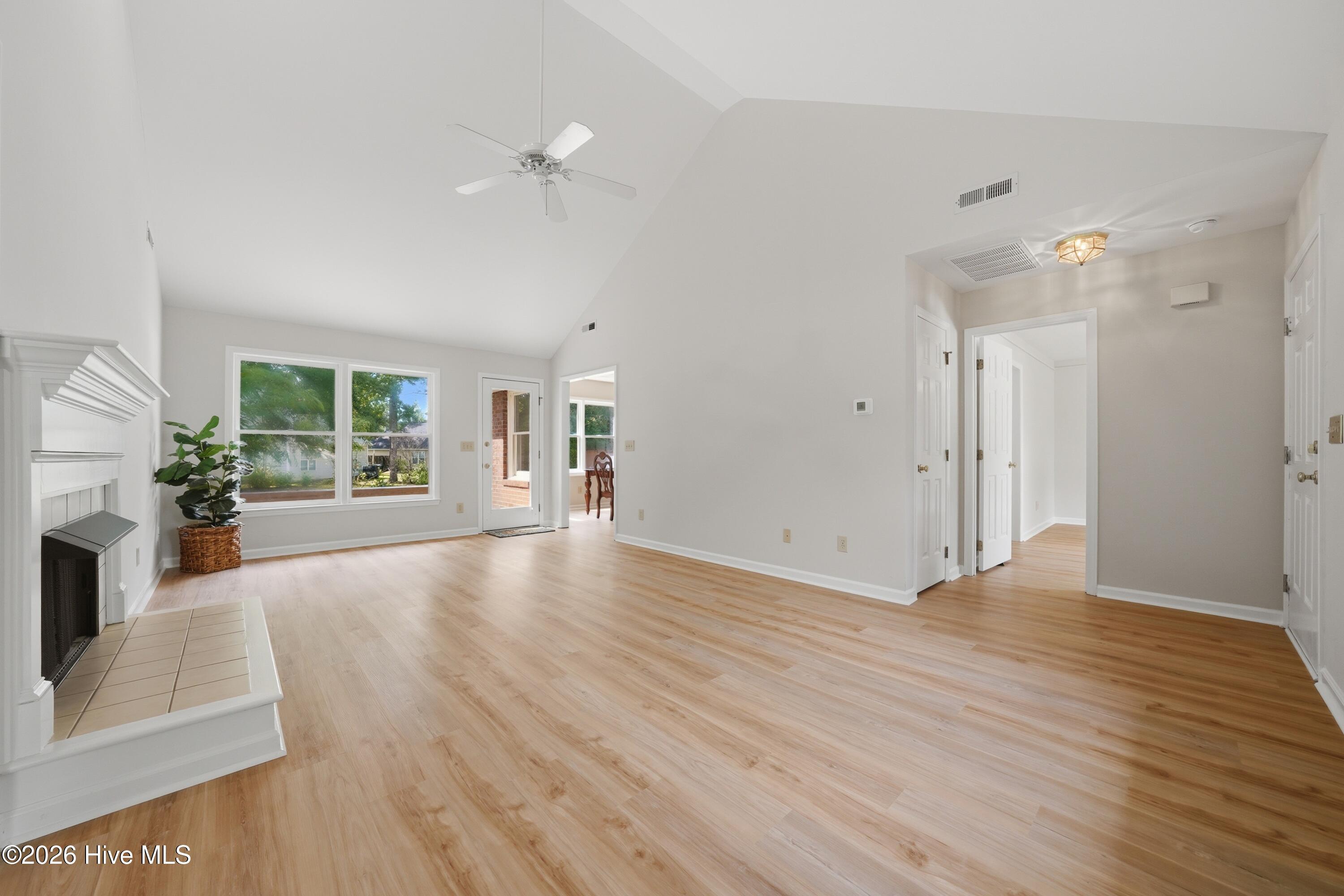 312 Wendover Lane Property Photo 8