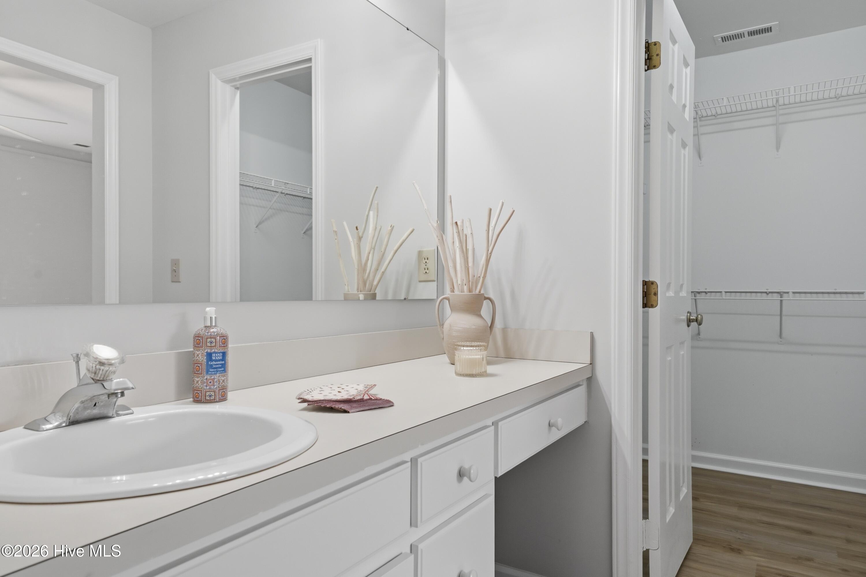312 Wendover Lane Property Photo 18
