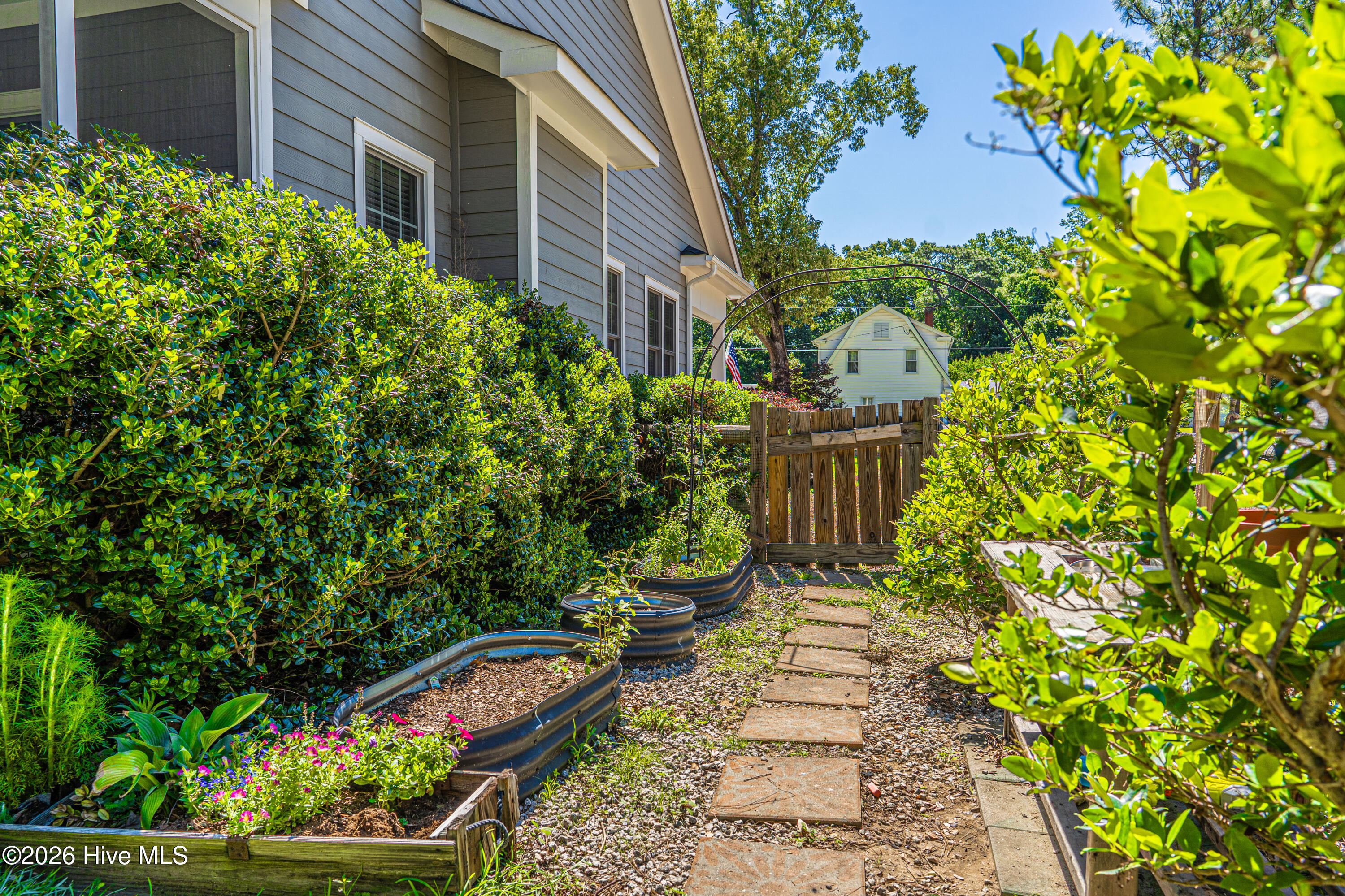 211 Campbell Street Property Photo 49