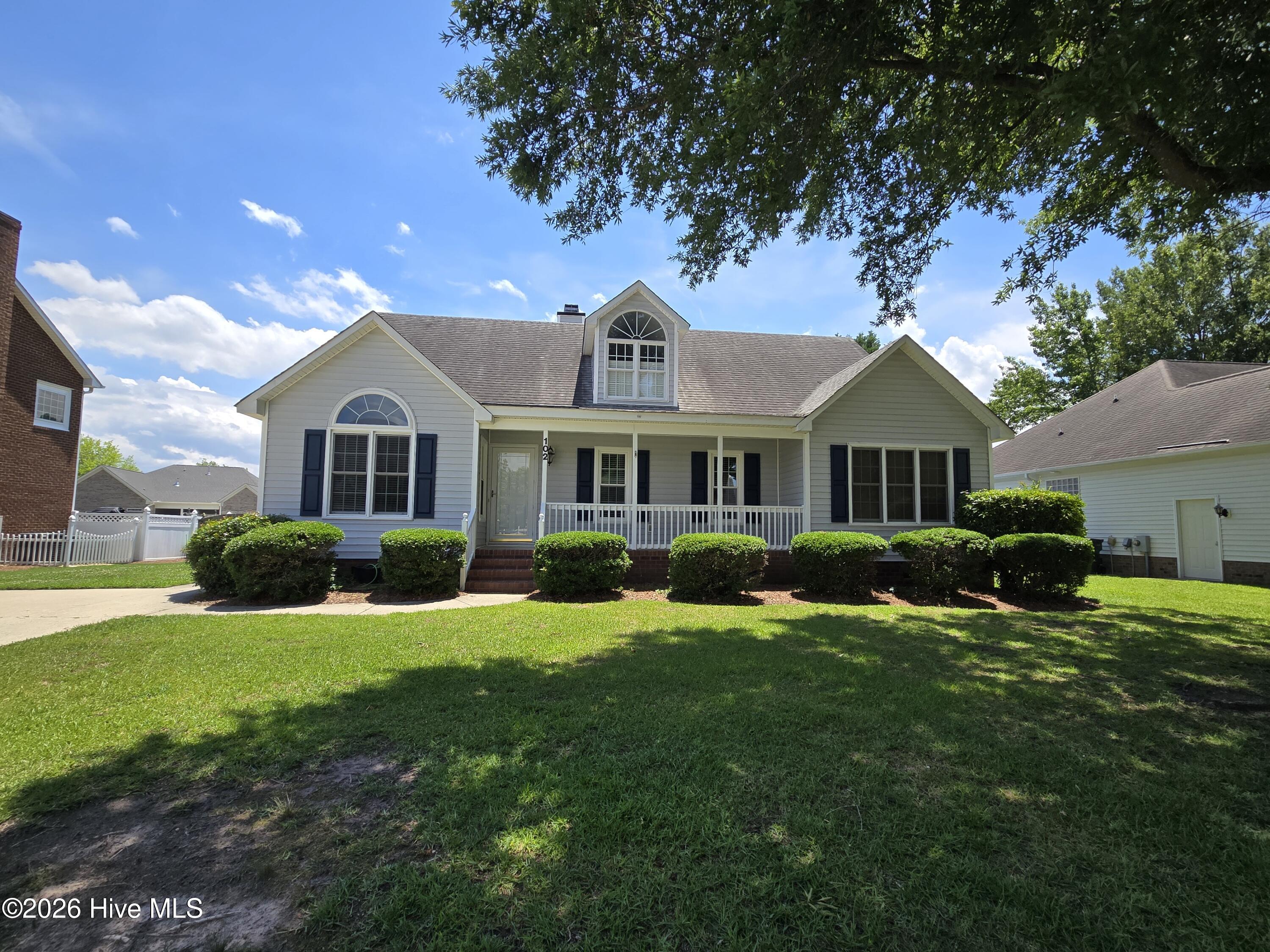 102 White Oak Drive Property Photo 1